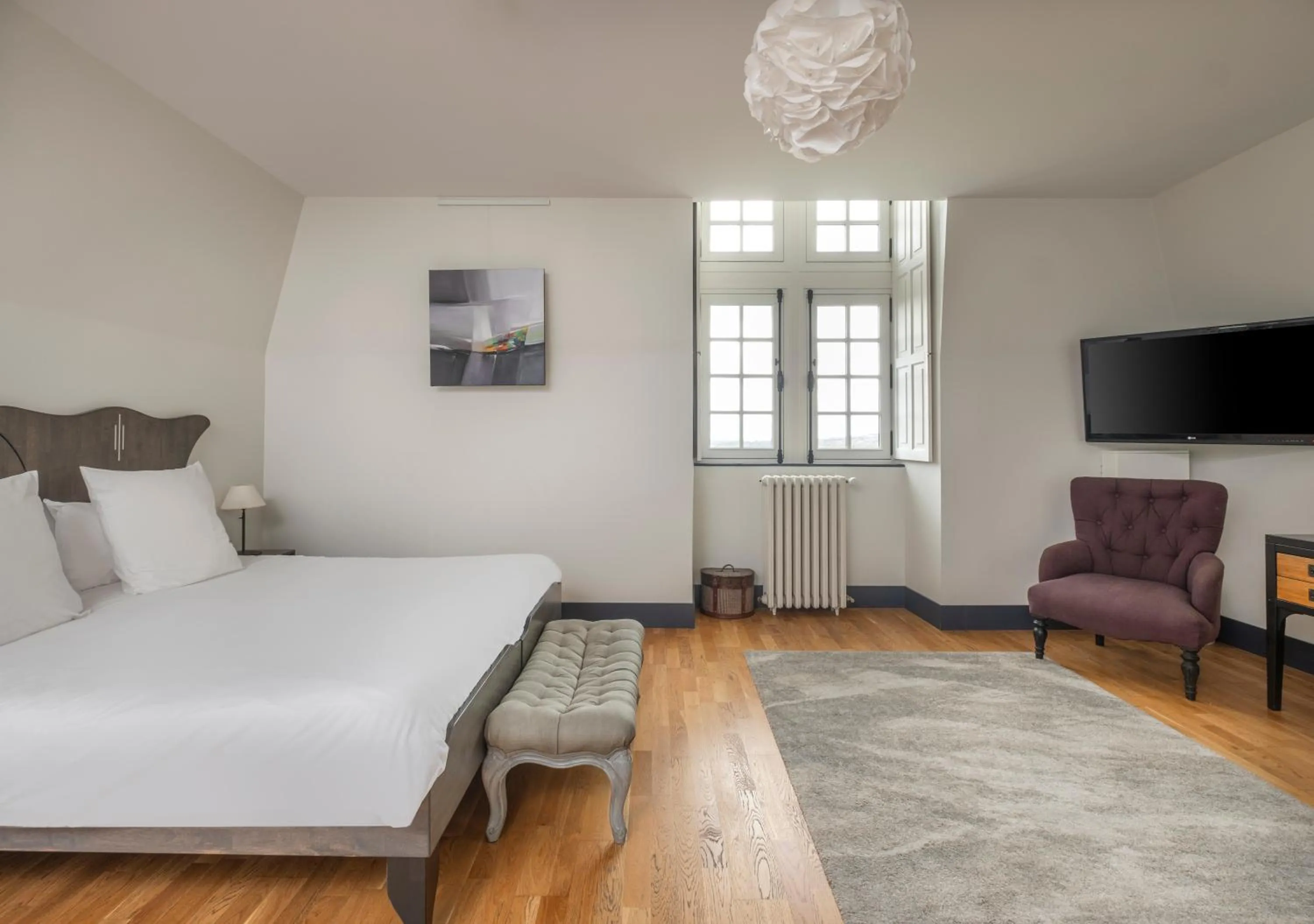 Photo of the whole room, Bed in Château de Briançon, The Originals Relais