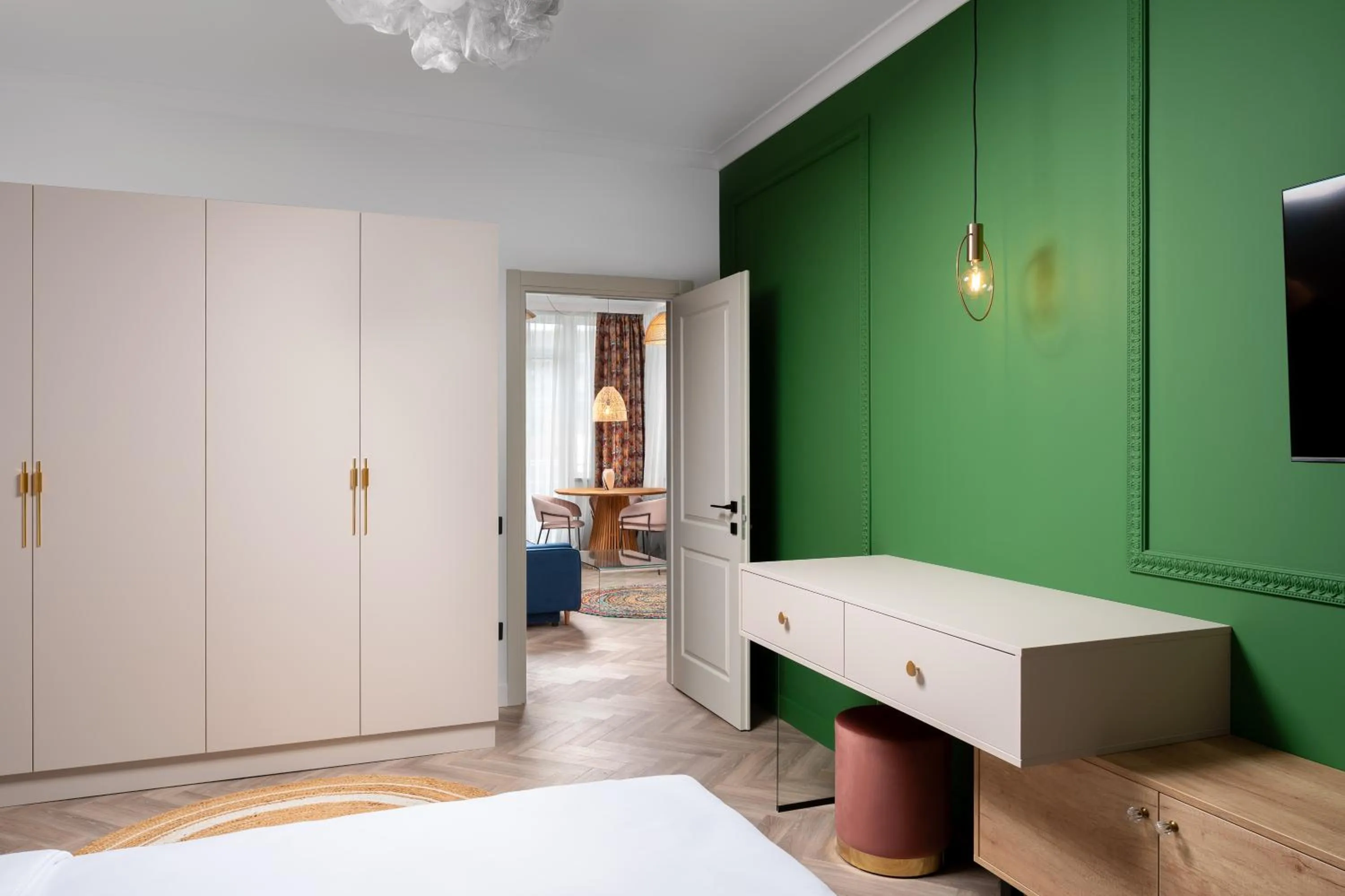 wardrobe, Bed in Siesta Boutique Smart Suites