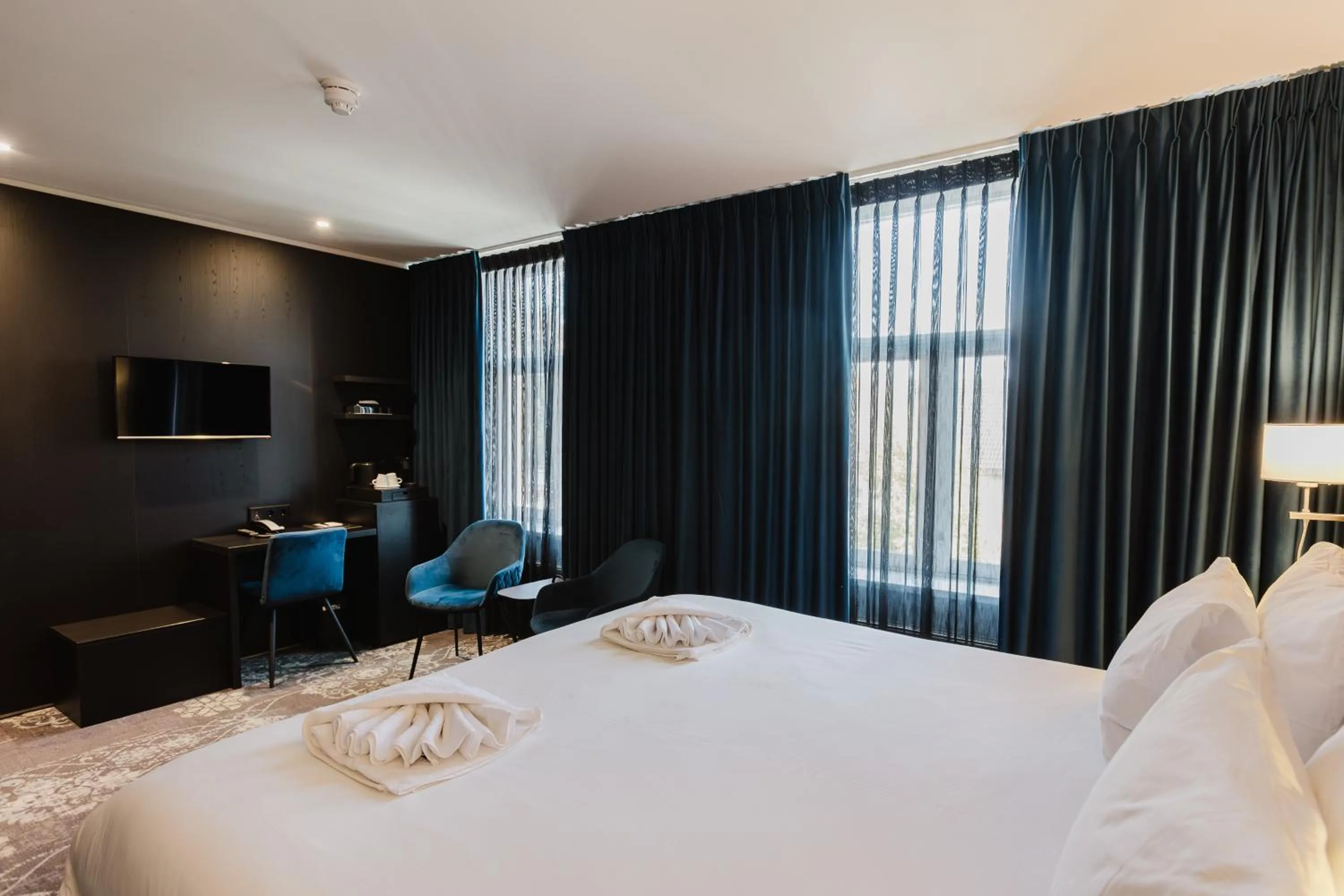 TV and multimedia, Bed in Atlas Hotel