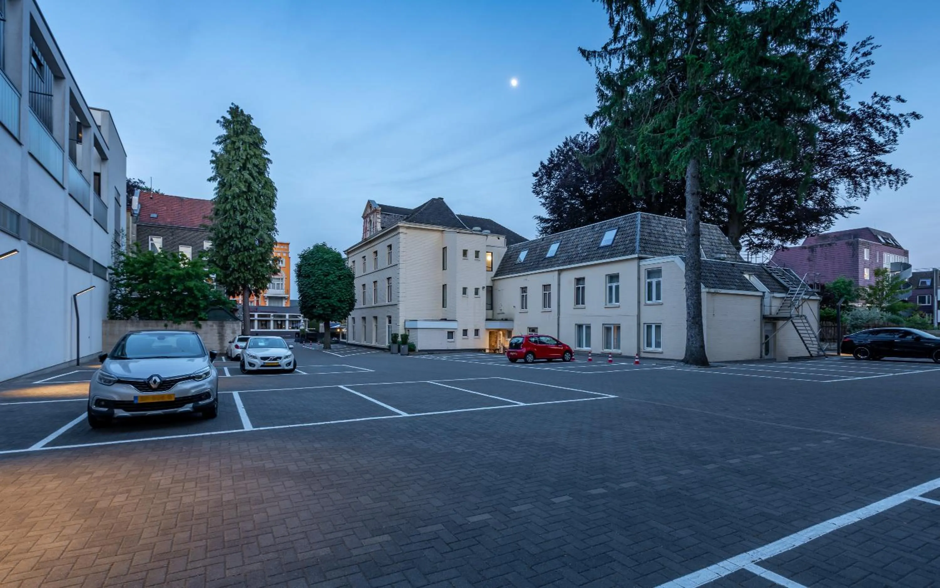 Parking in Atlas Hotel