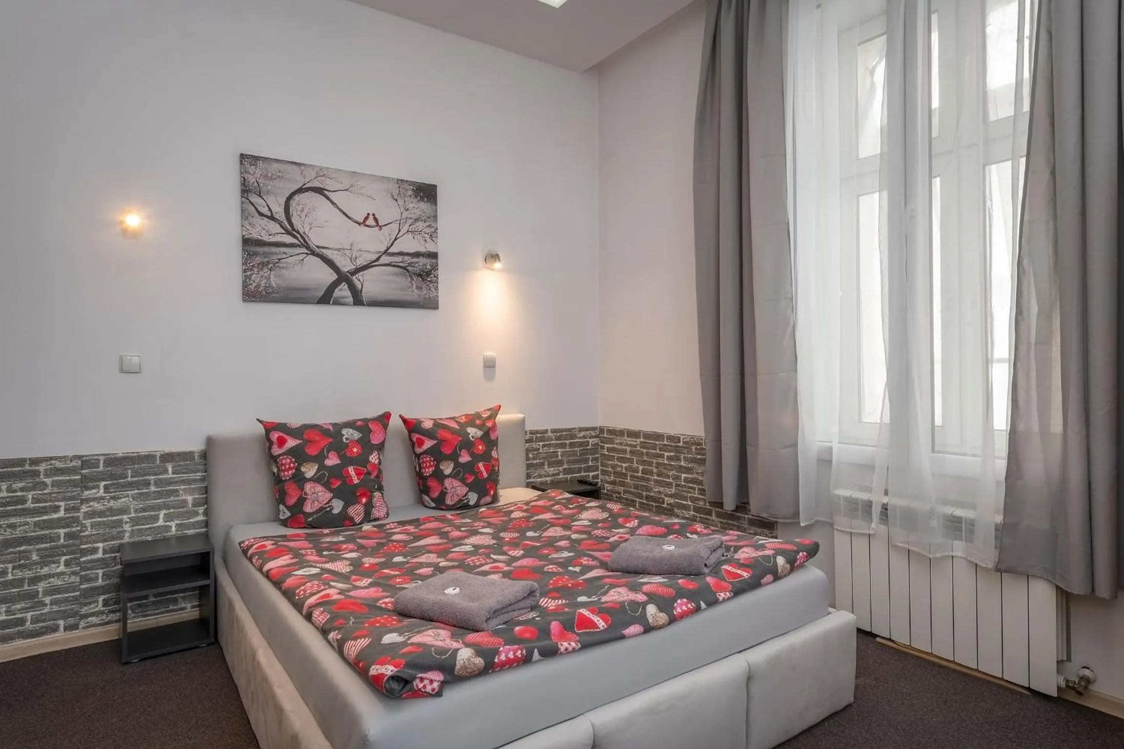 Bed in Queen Apartments