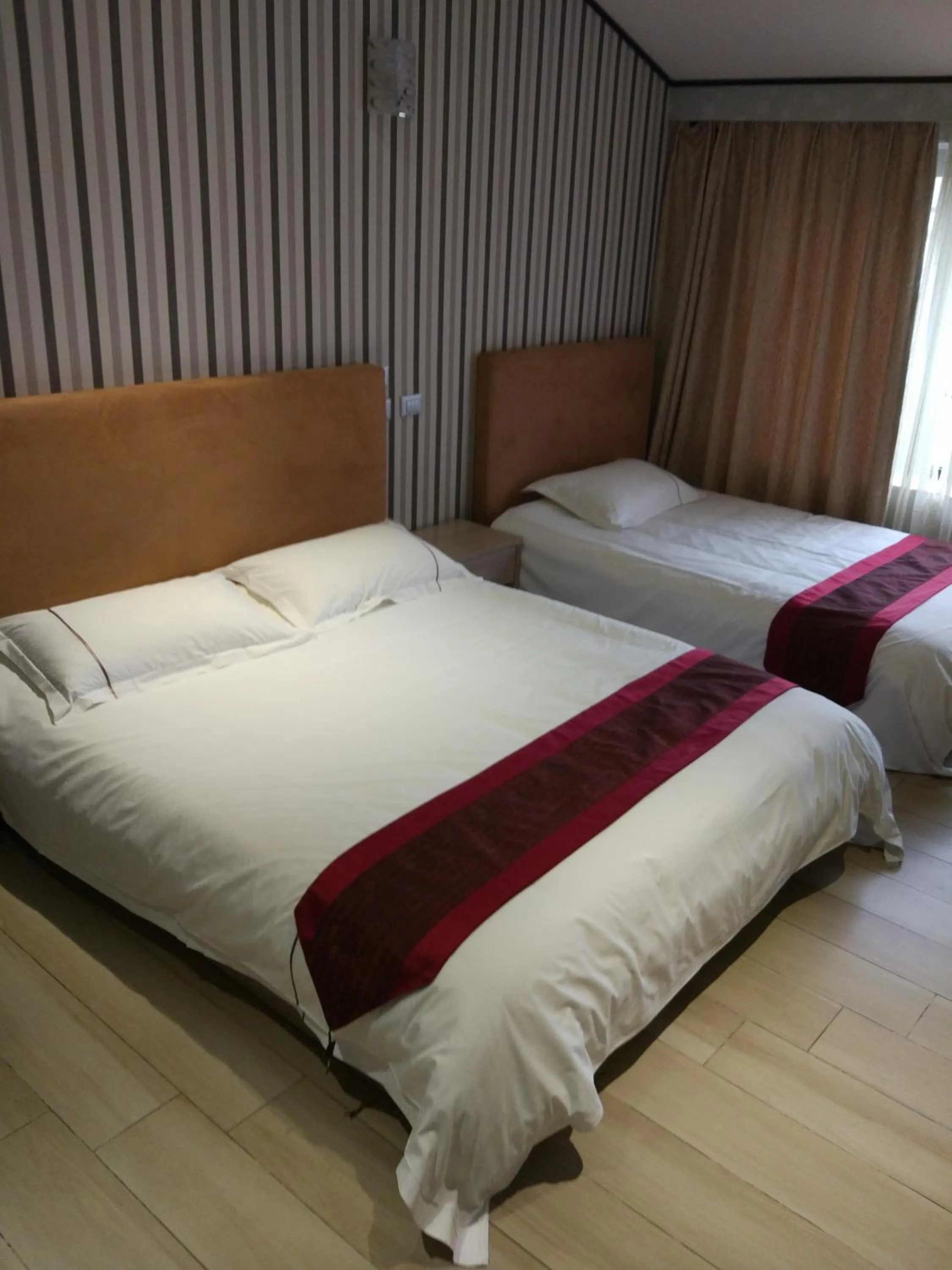 Photo of the whole room, Bed in Igiban Hotel