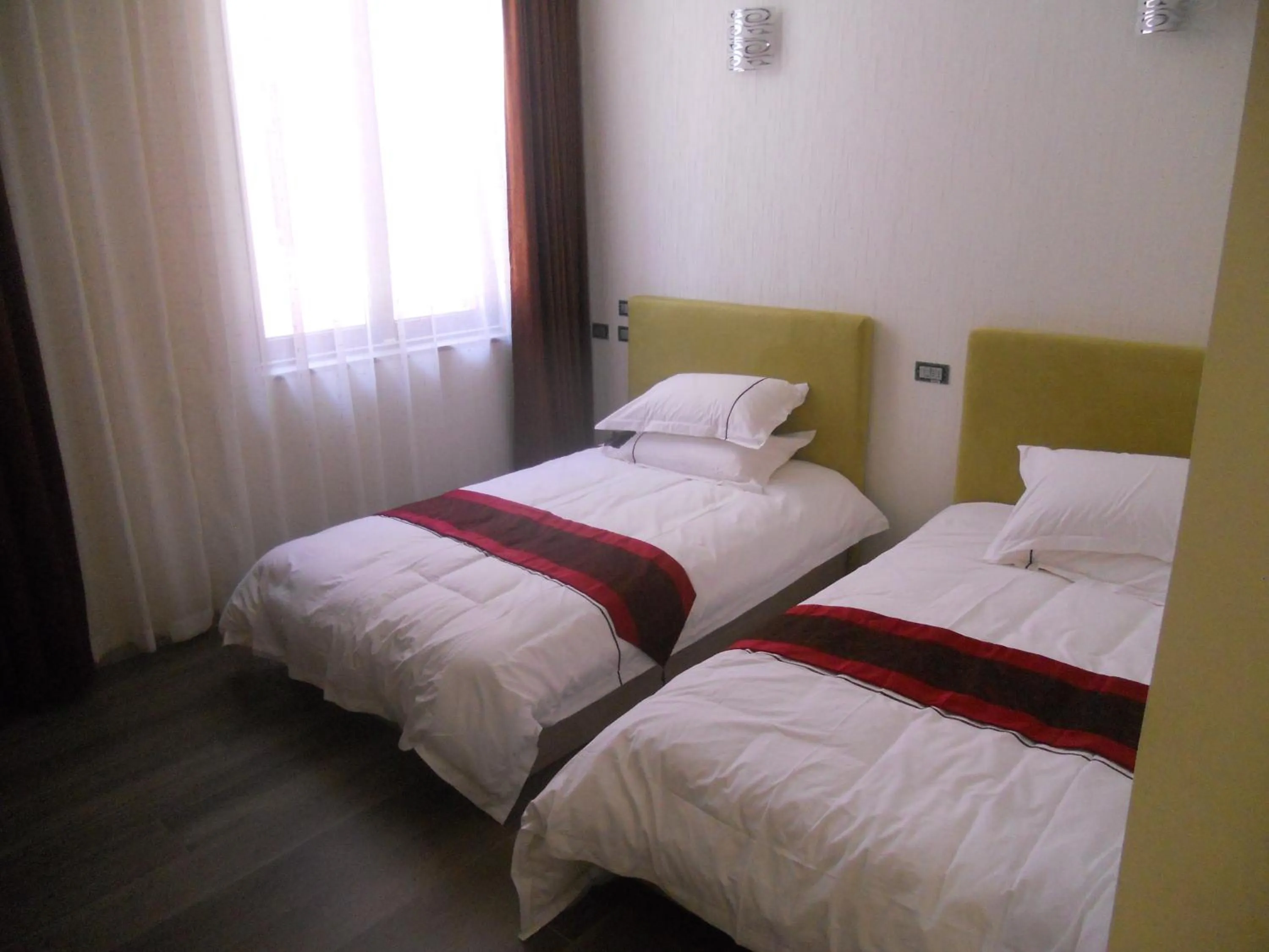 Photo of the whole room, Bed in Igiban Hotel