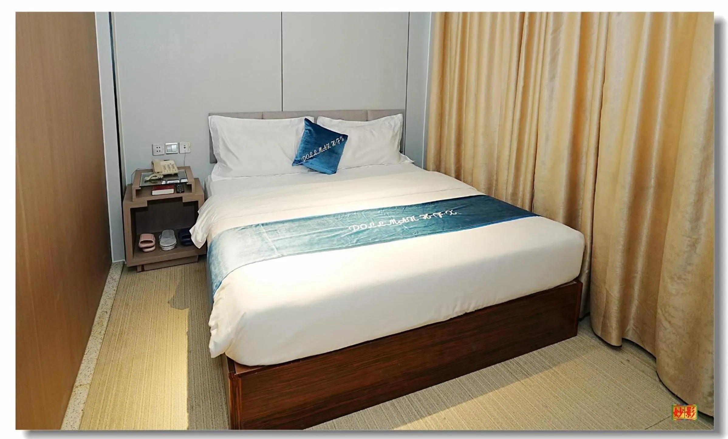 Bed in pristinehotel