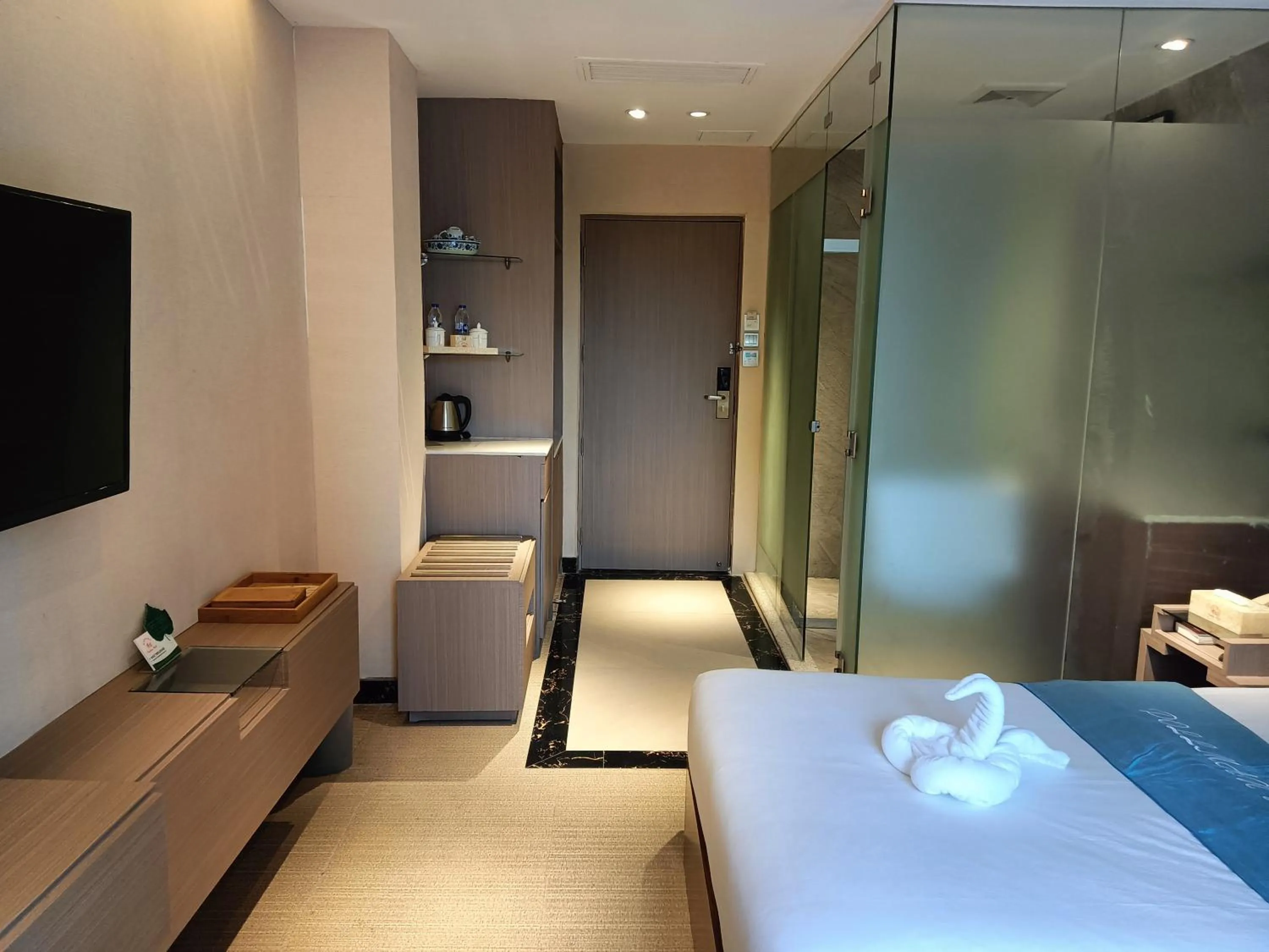 Bed in pristinehotel