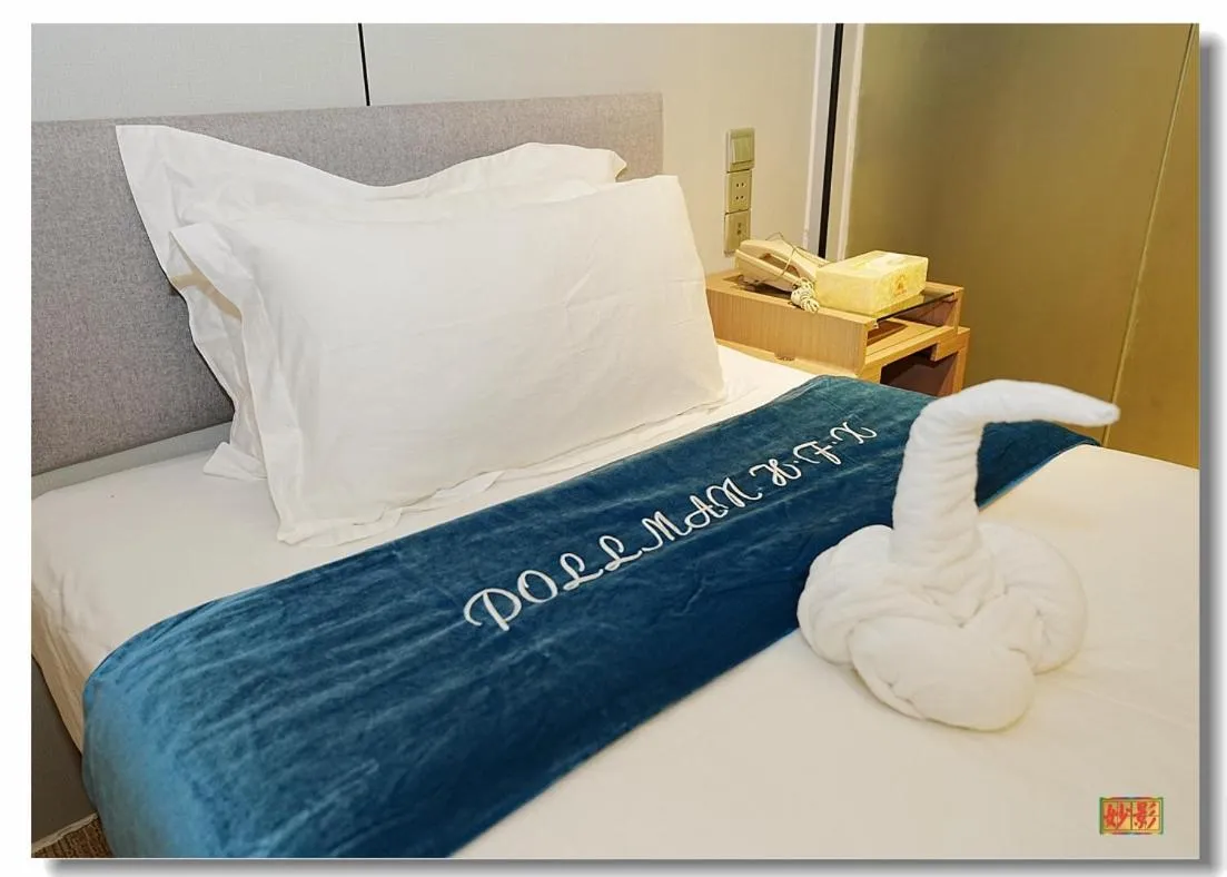 Bed in pristinehotel