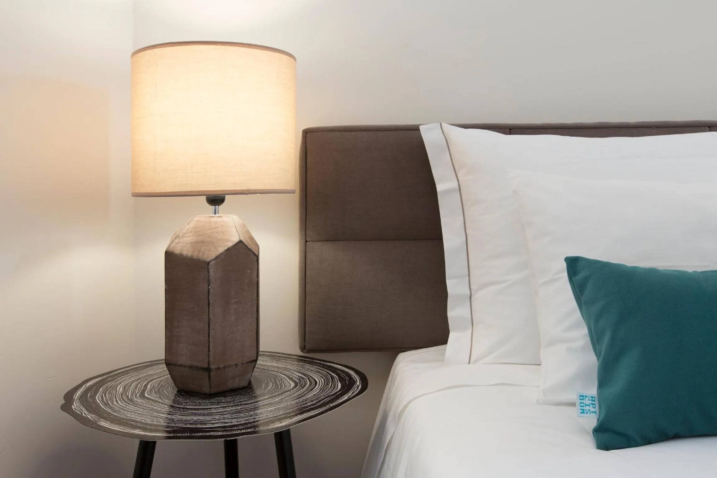 Decorative detail, Bed in Oriente 25 Apartments by APT IIN - Parque das Nações