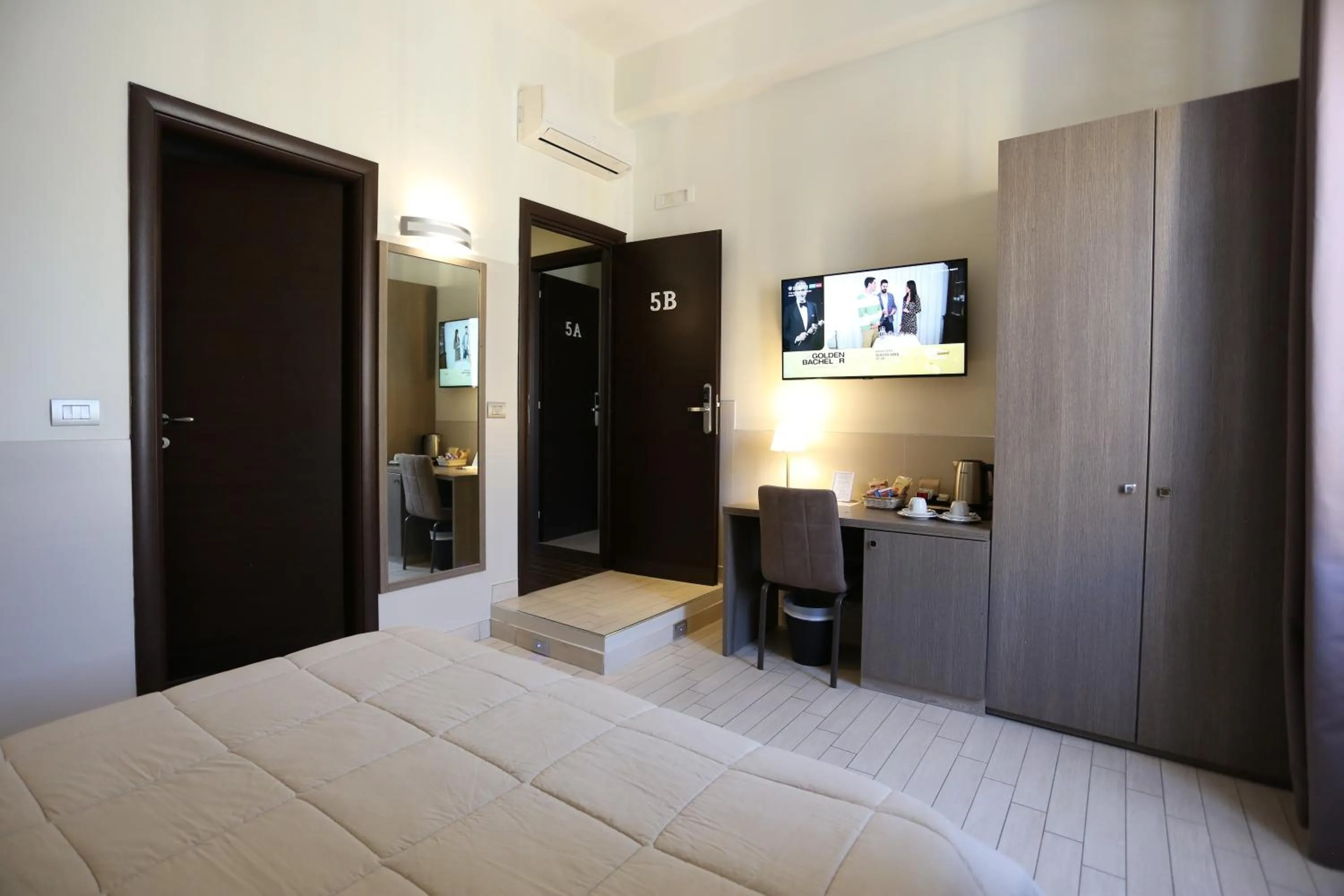 TV and multimedia, Bed in Suite 39 B&B