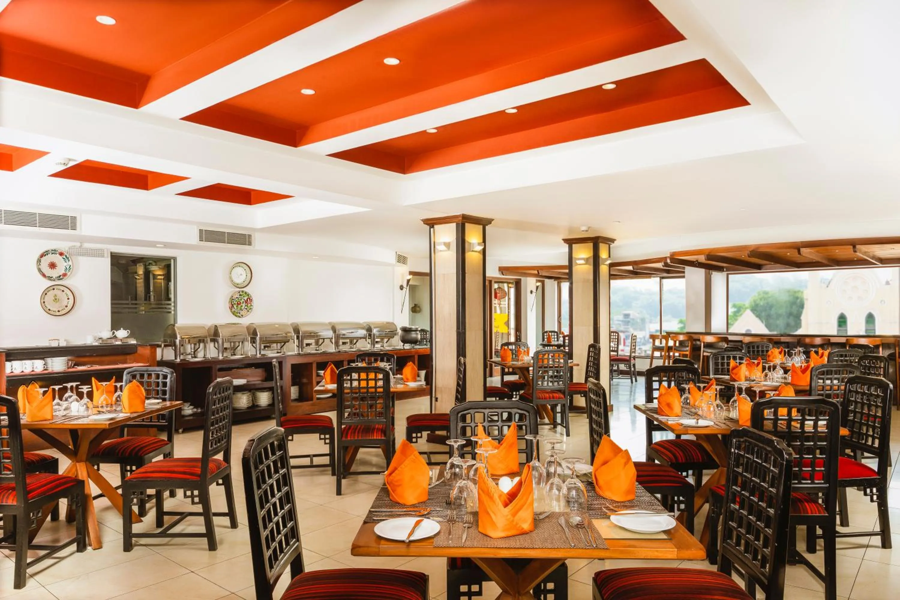 Restaurant/places to eat in Kandy City Hotel by Earl's