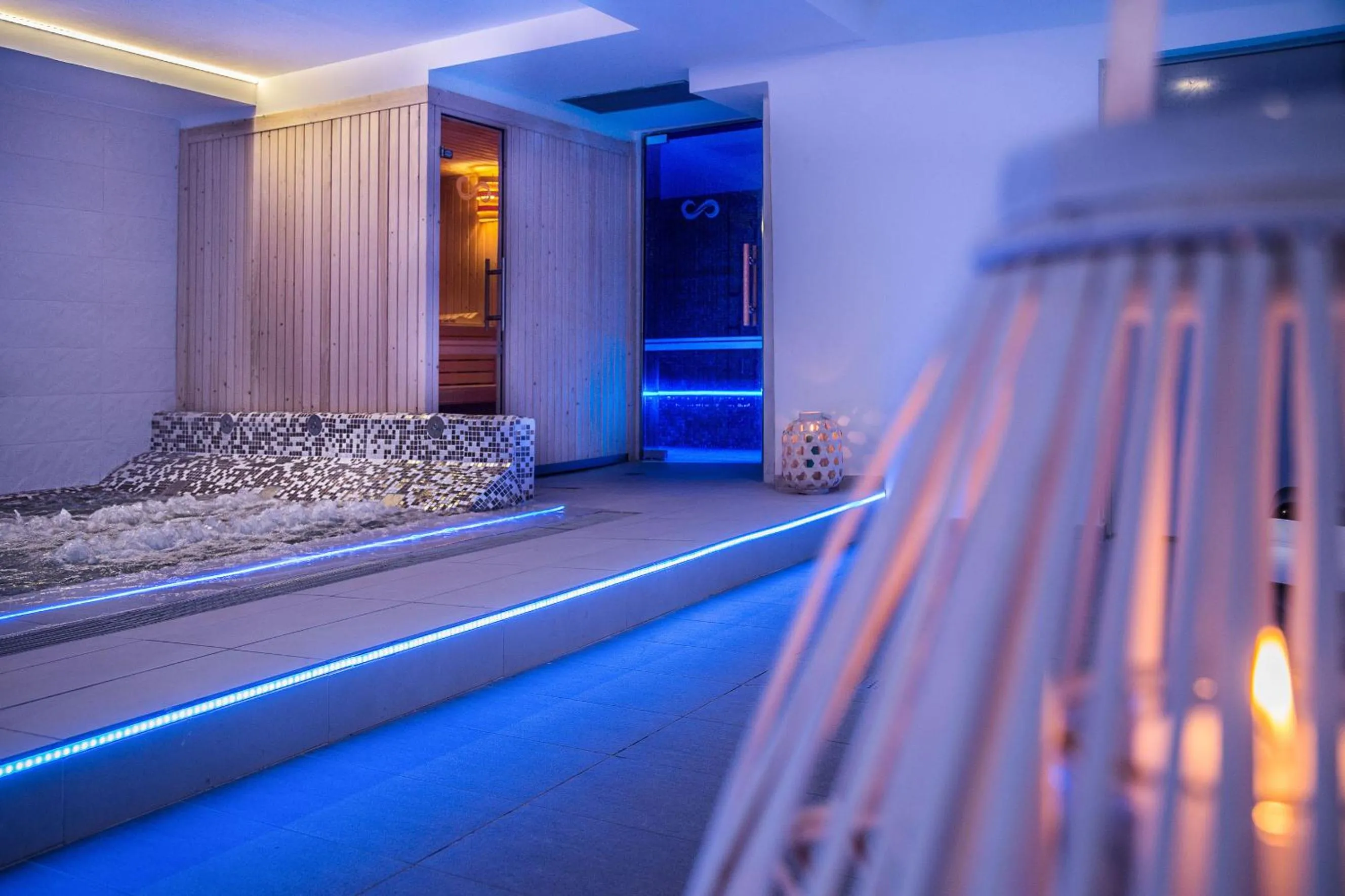 Hot Spring Bath in Hotel Europa Splash & Spa