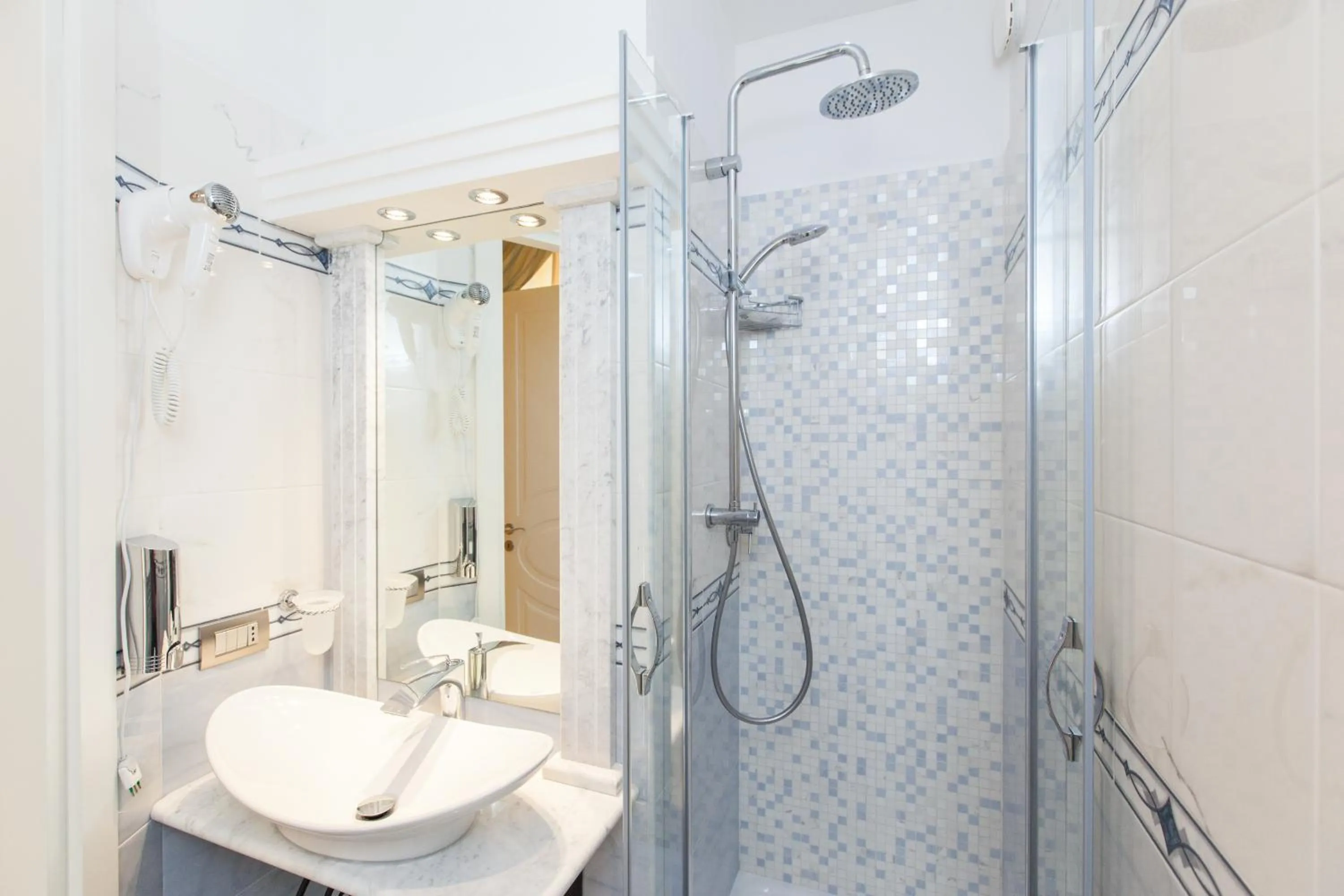 Bathroom in Impero Vaticano San Pietro