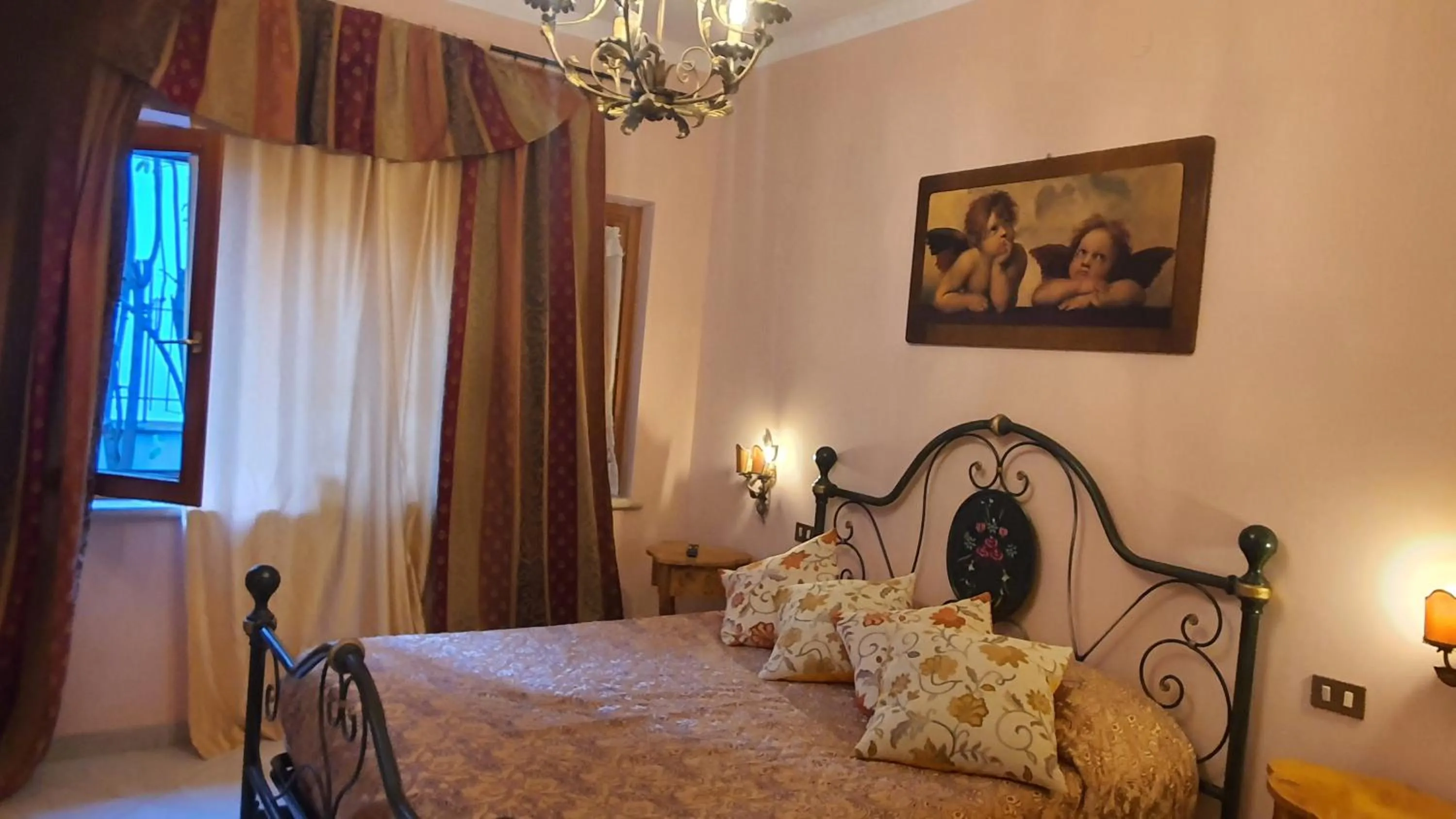 Bedroom, Bed in Impero Vaticano San Pietro