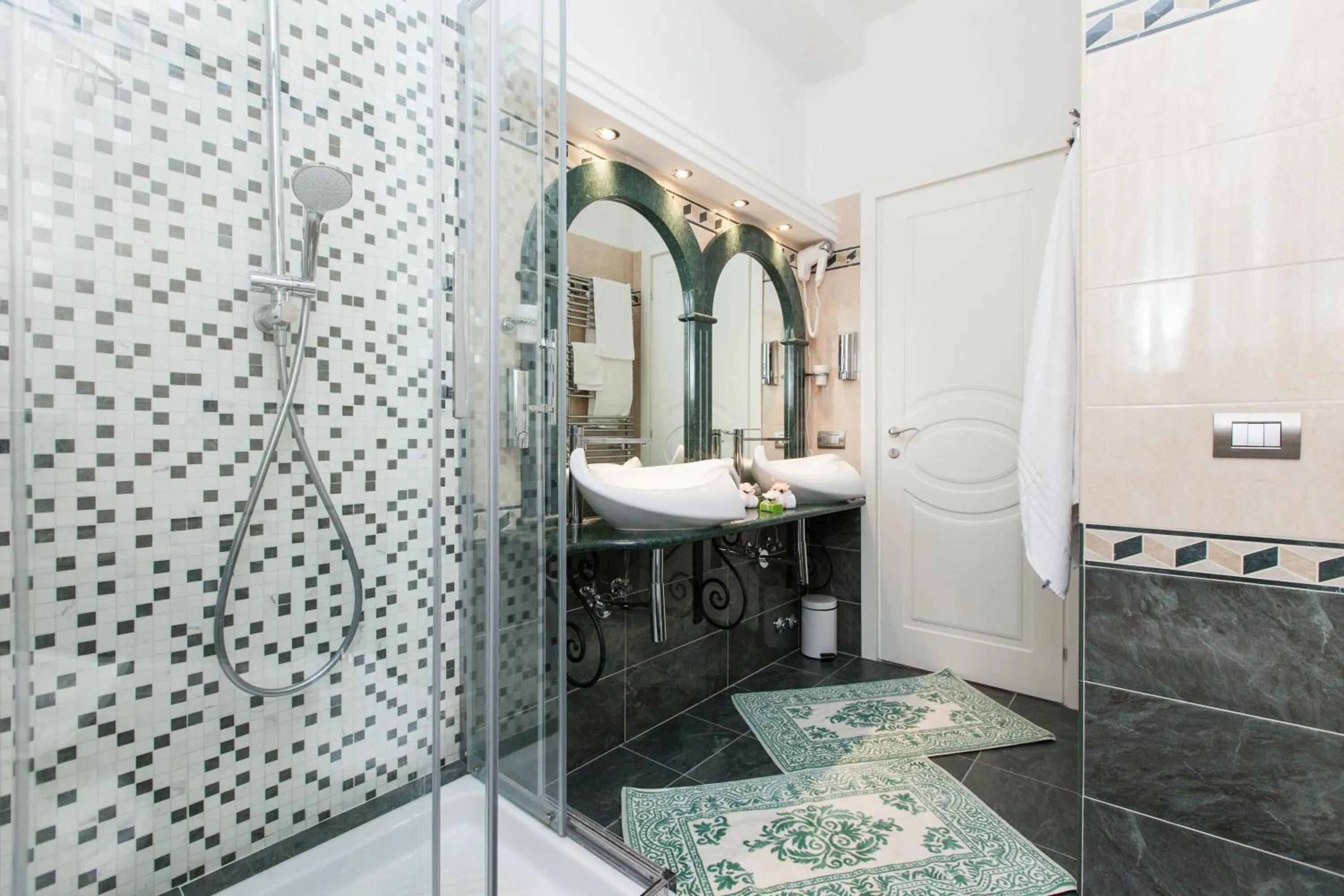 Bathroom in Impero Vaticano San Pietro