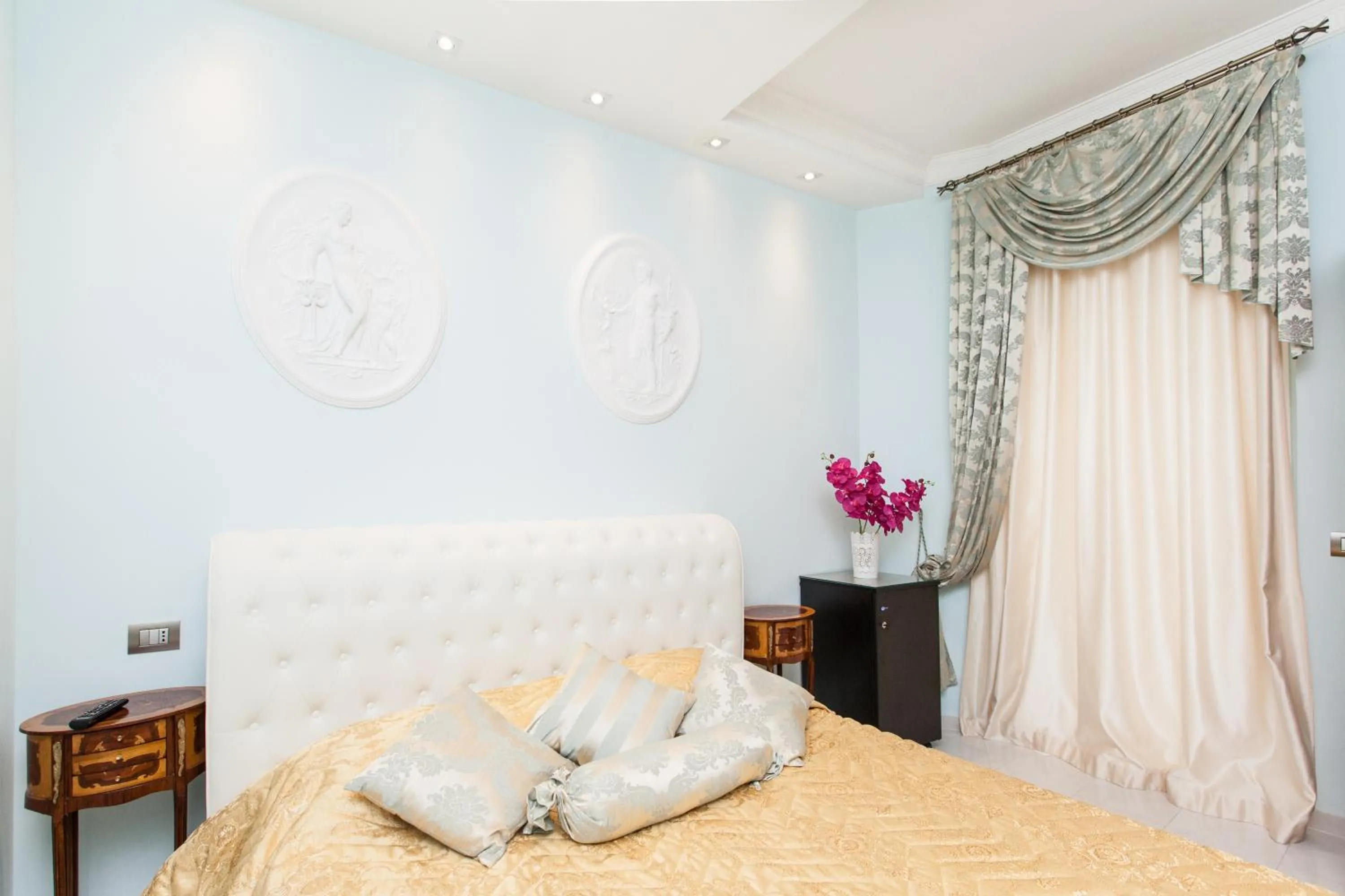 Decorative detail, Bed in Impero Vaticano San Pietro