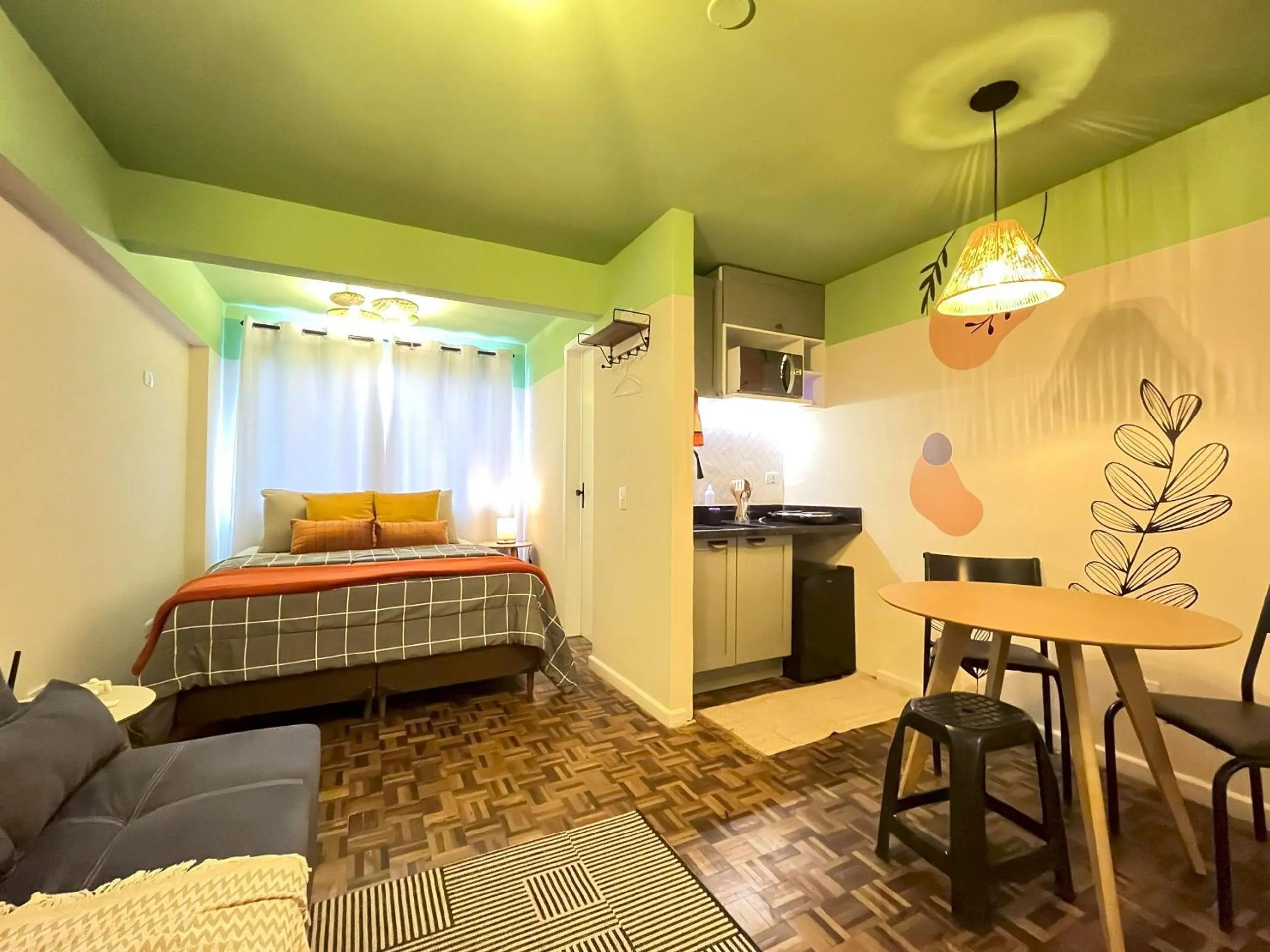 Living room, Bed in Excelente apartamento no centro de Curitiba