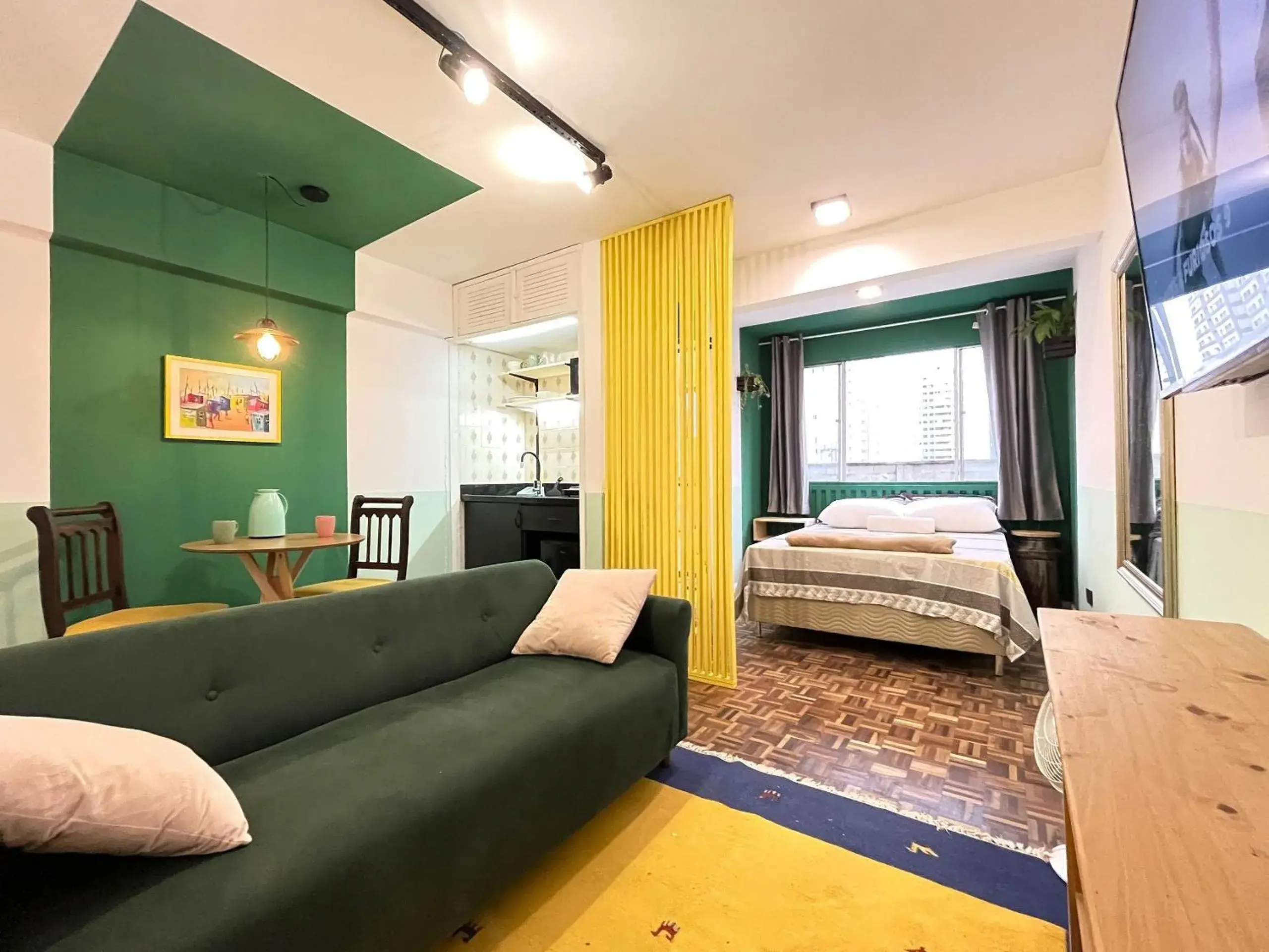 Living room, Bed in Excelente apartamento no centro de Curitiba Living room, Bed in Excelente apartamento no centro de Curitiba