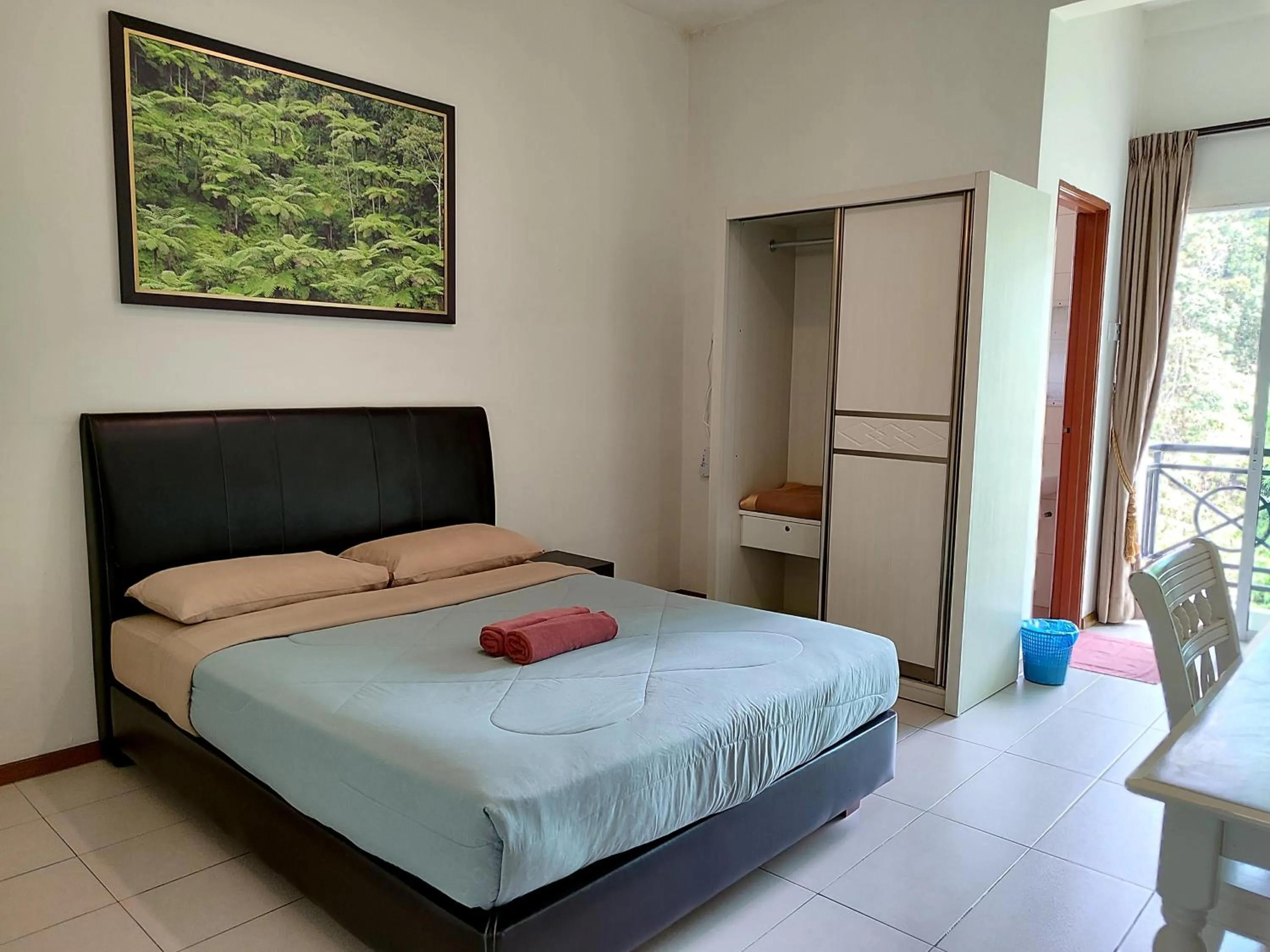 Bedroom, Bed in Rovers Inn Guesthouse - Age 11 And Above Only