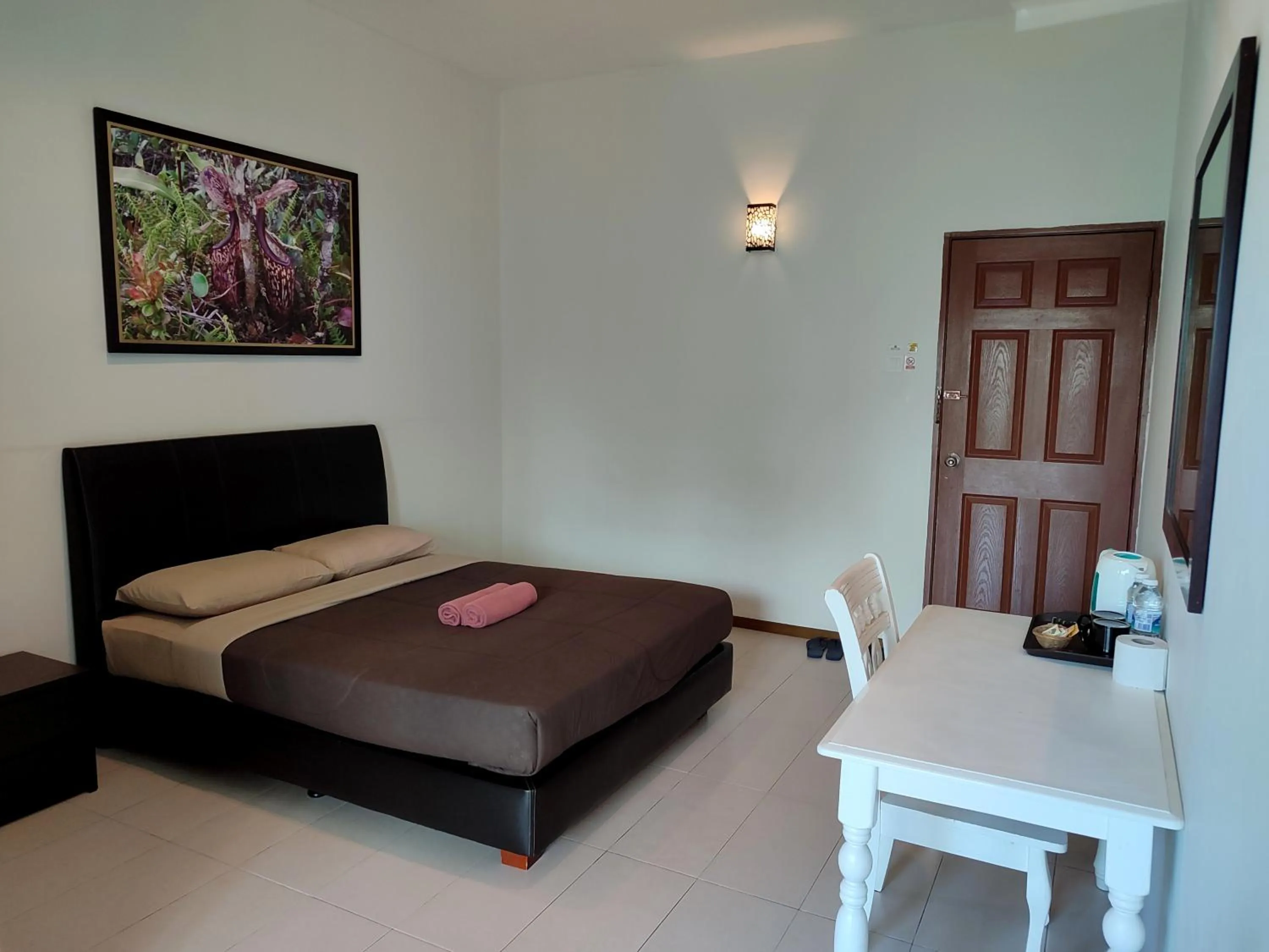 Bedroom, Bed in Rovers Inn Guesthouse - Age 11 And Above Only