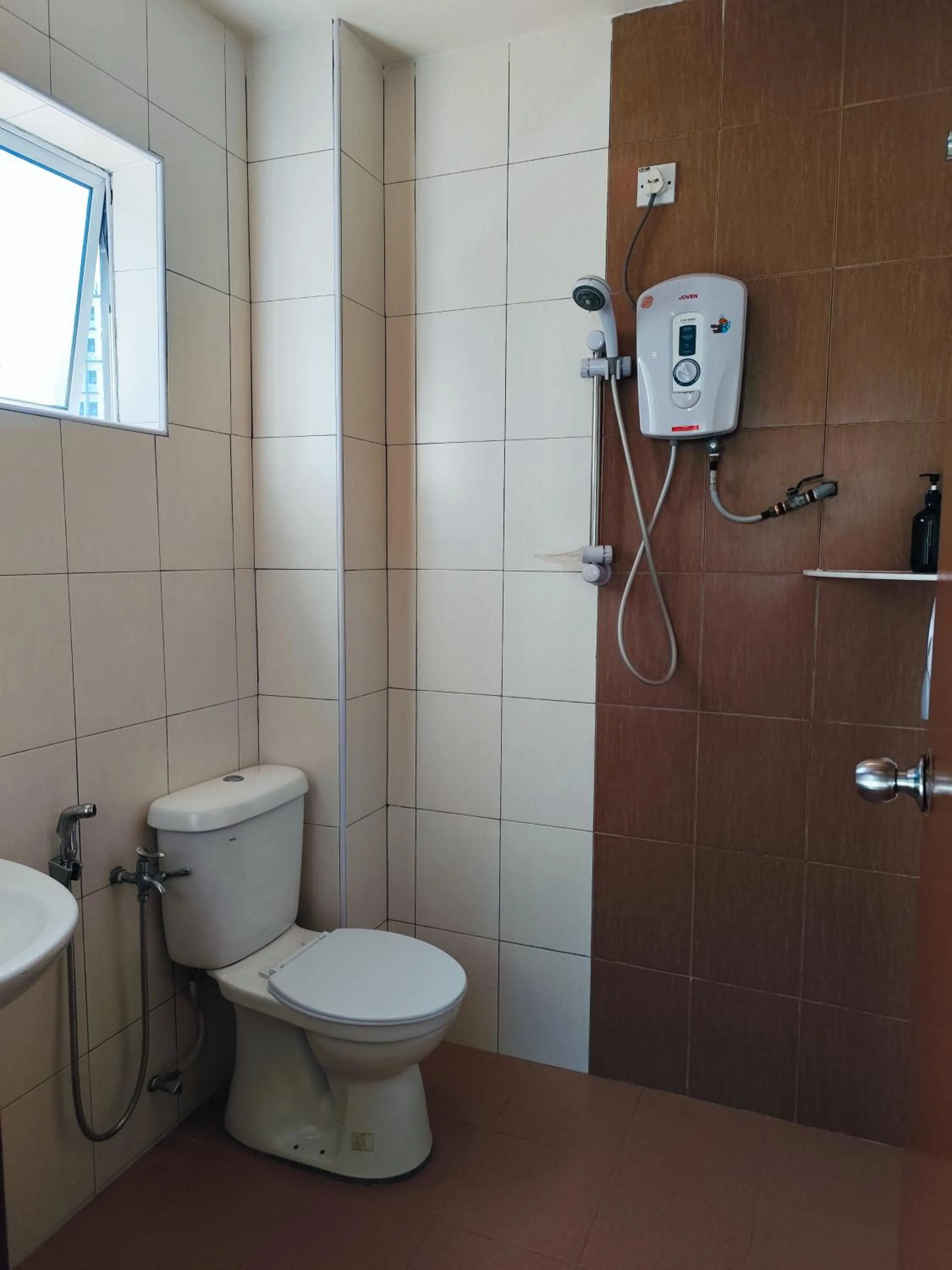 Shower in Rovers Inn Guesthouse - Age 11 And Above Only