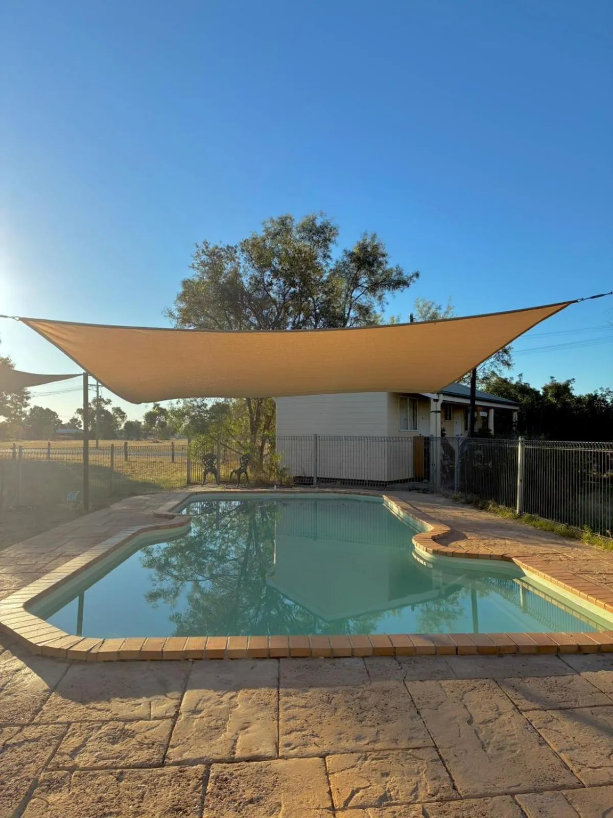 Swimming pool in Ironbark Inn