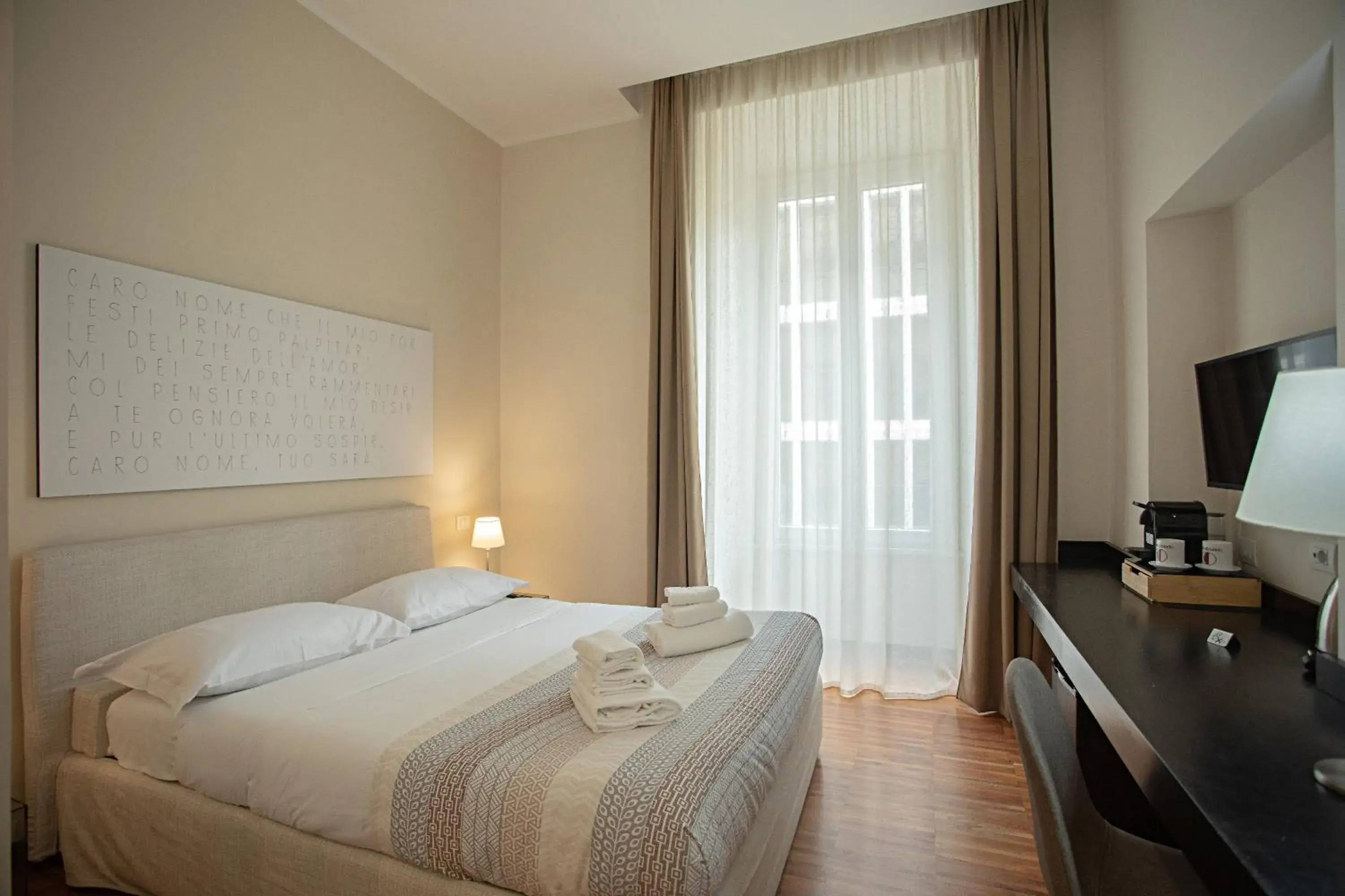 Double Room with Private Bathroom in OperaDreams2 Double Room with Private Bathroom in OperaDreams2
