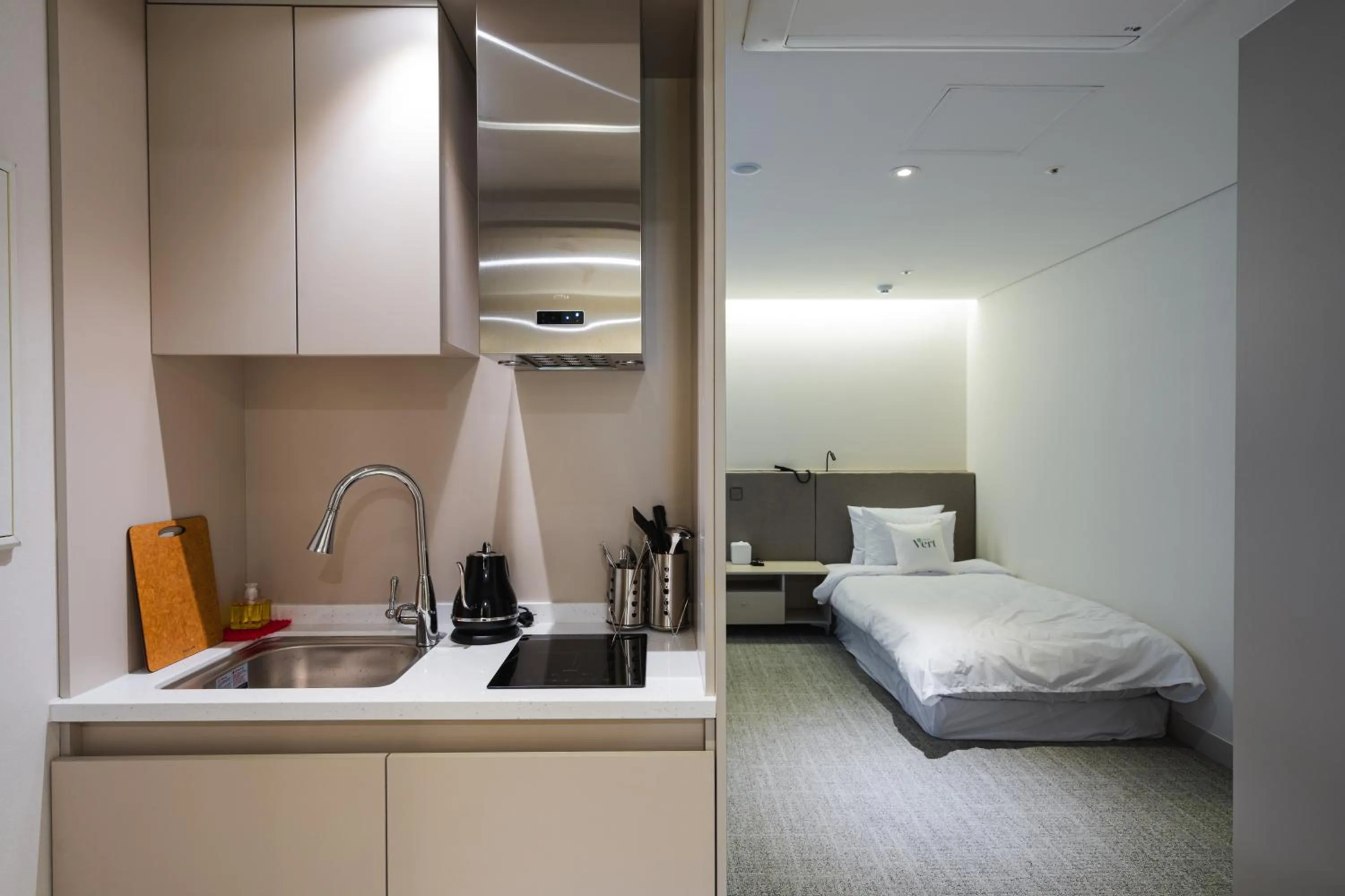 Kitchen or kitchenette, Bed in Hotel Vert