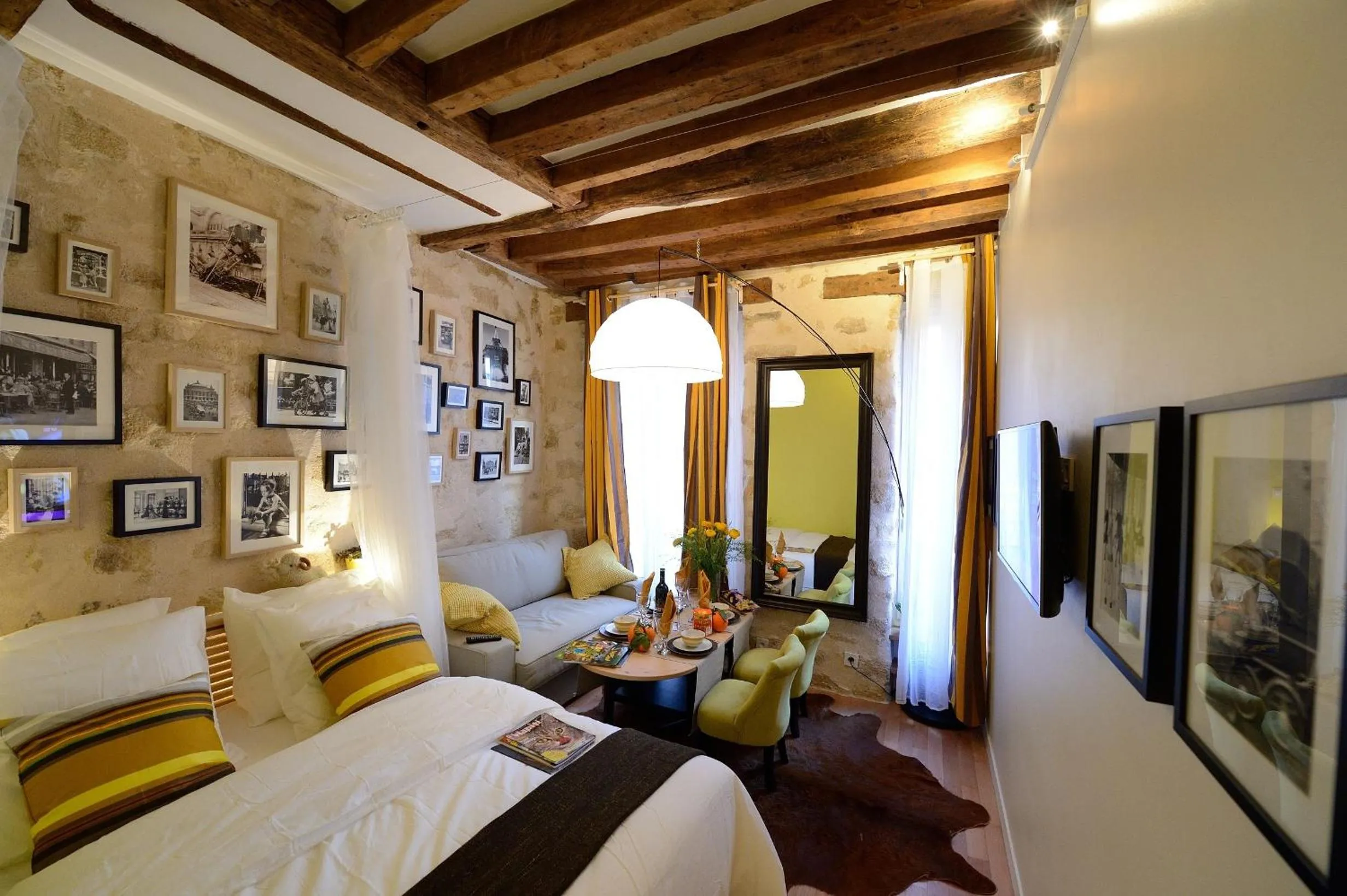 Dining area, Bed in Les Patios du Marais 1