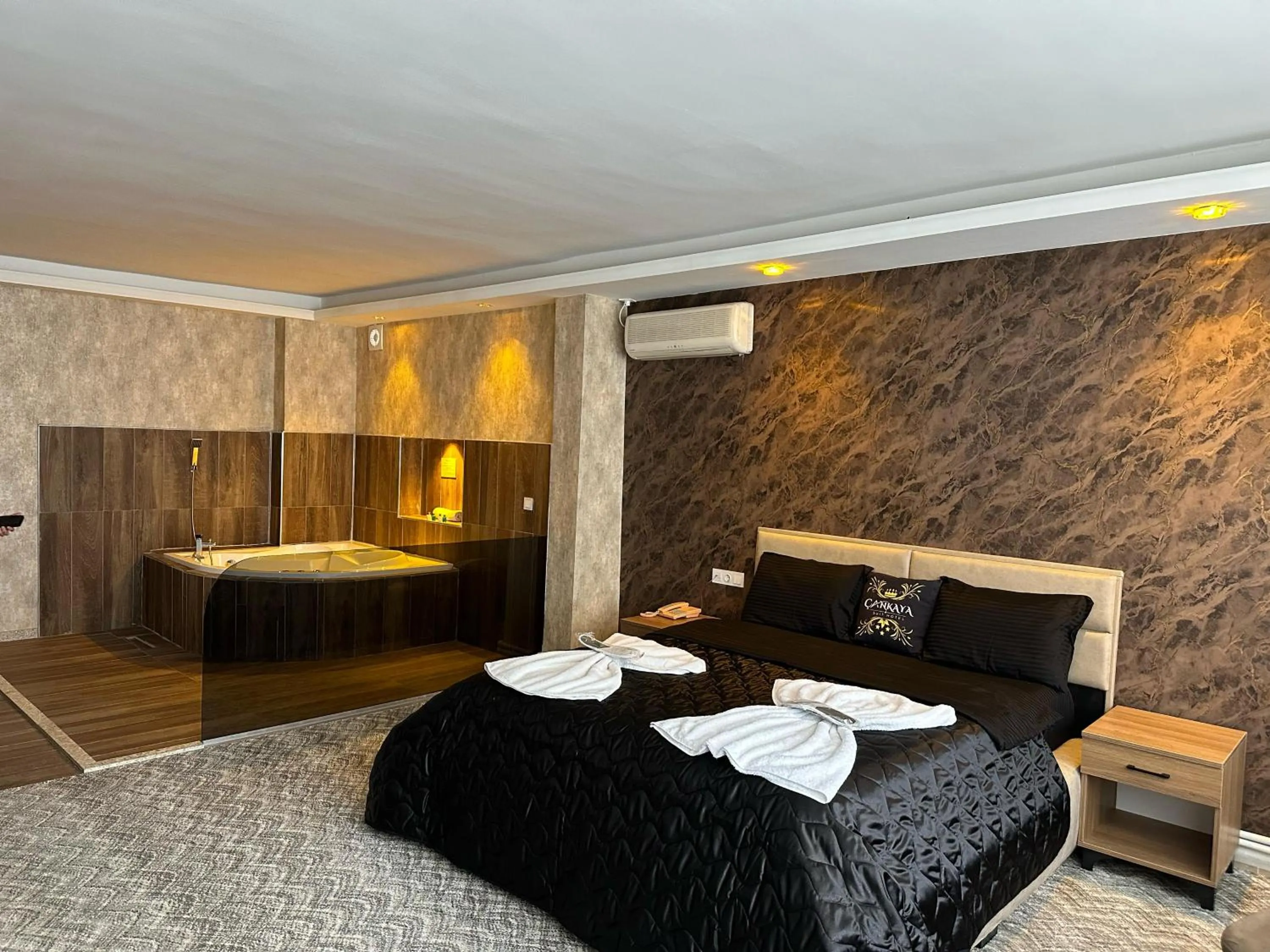 Bed in ÇANKAYA SUIT HOTEL