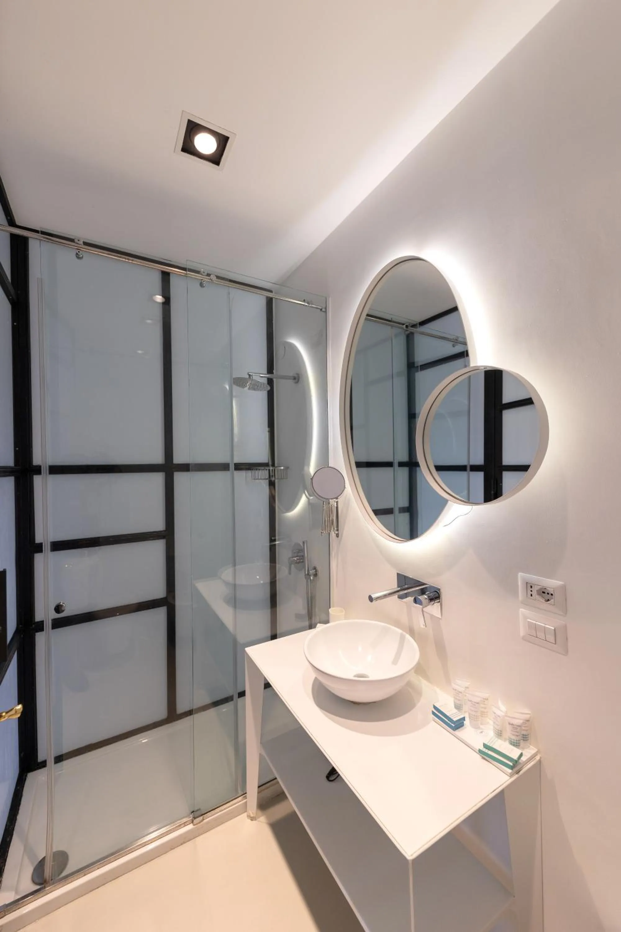 Bathroom in Villa La Pergola Capri