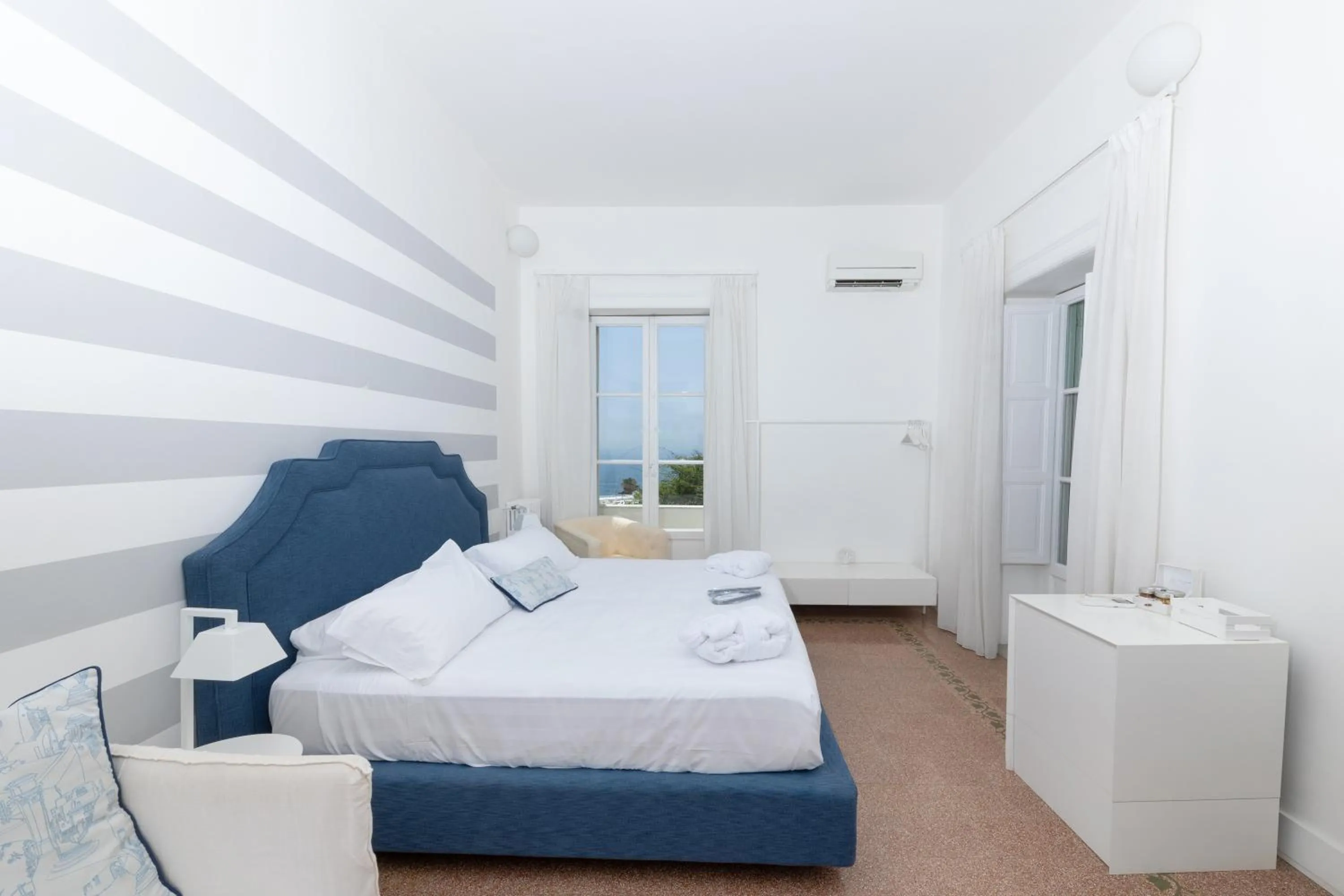 Bed in Villa La Pergola Capri