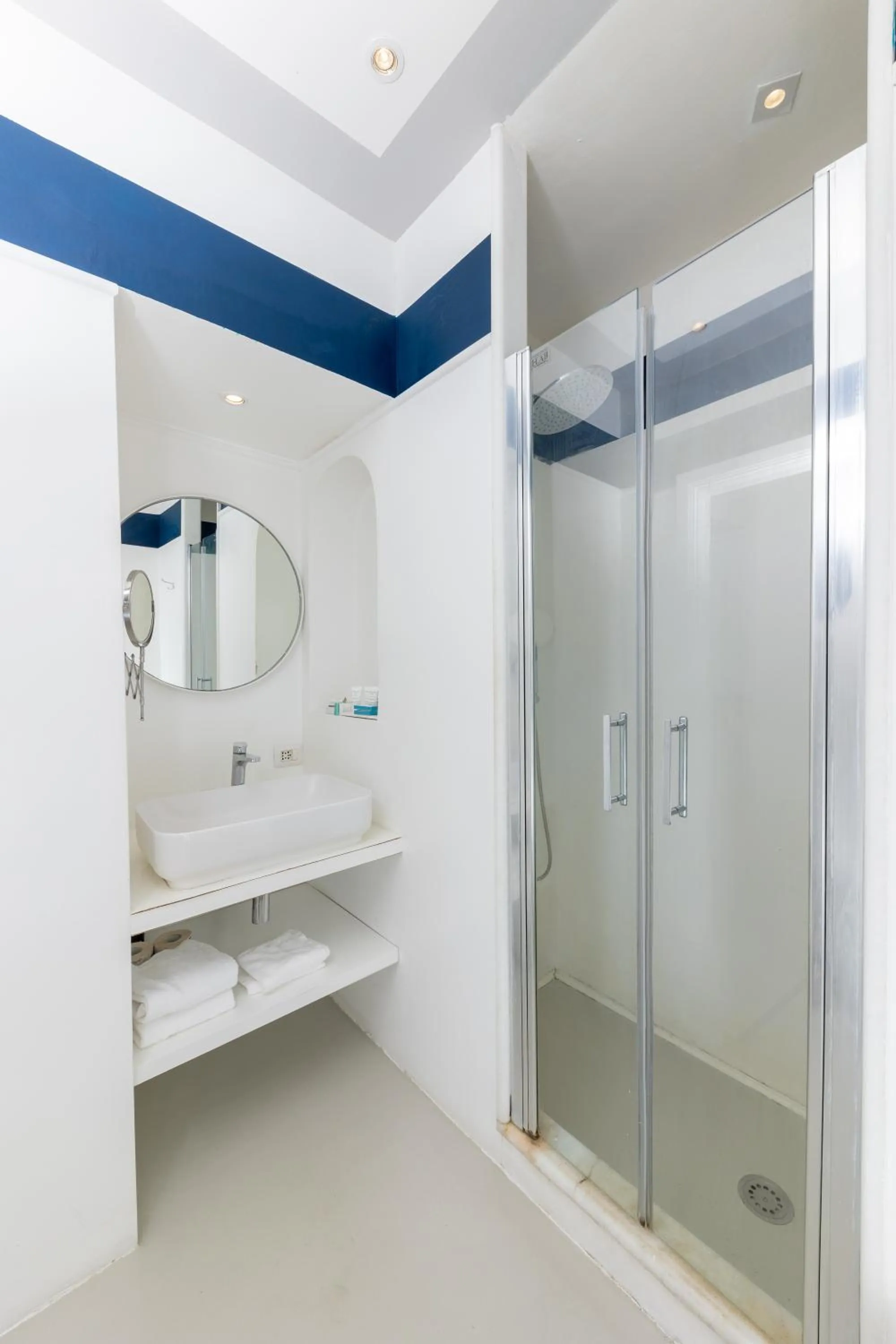 Bathroom in Villa La Pergola Capri