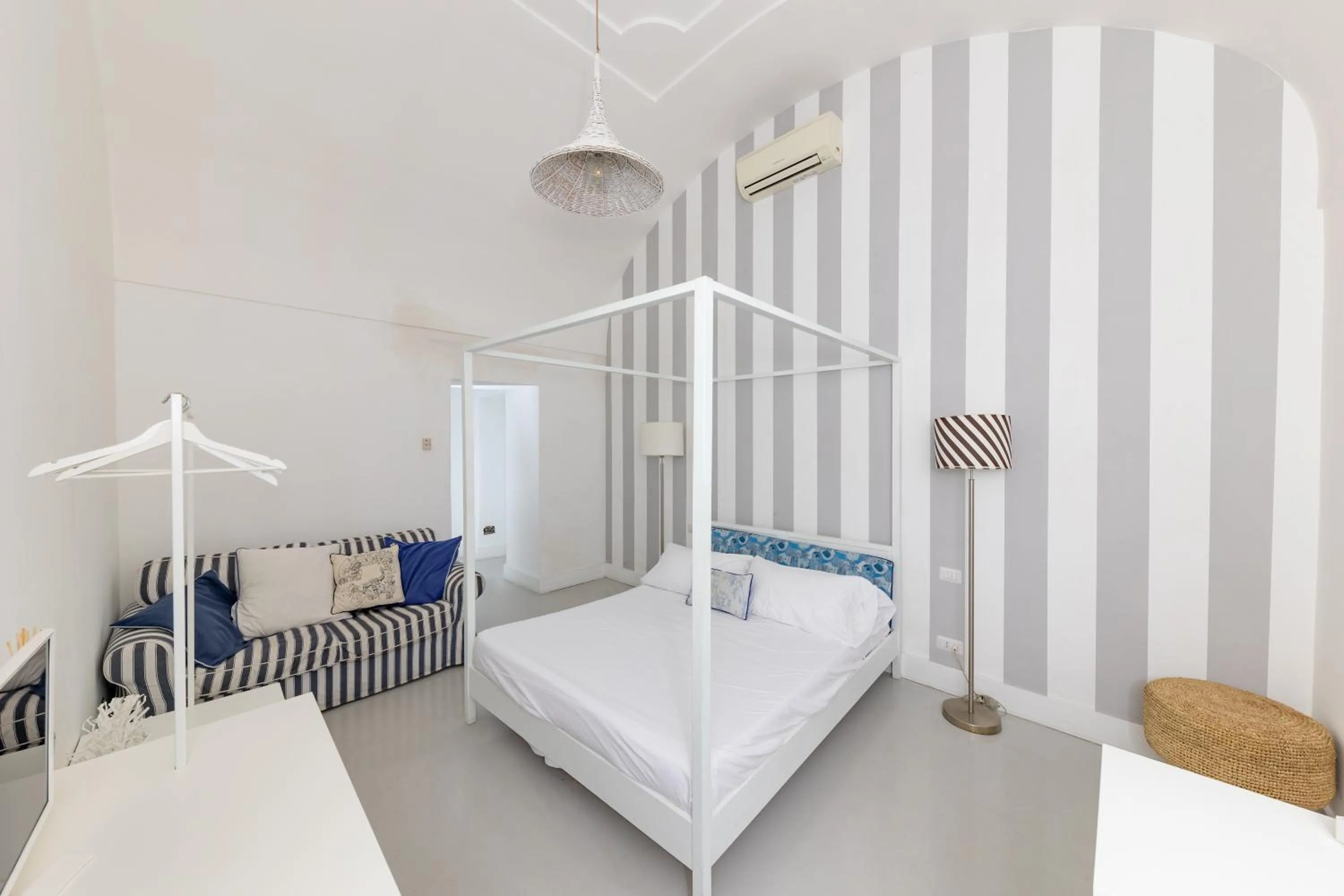 Bedroom in Villa La Pergola Capri