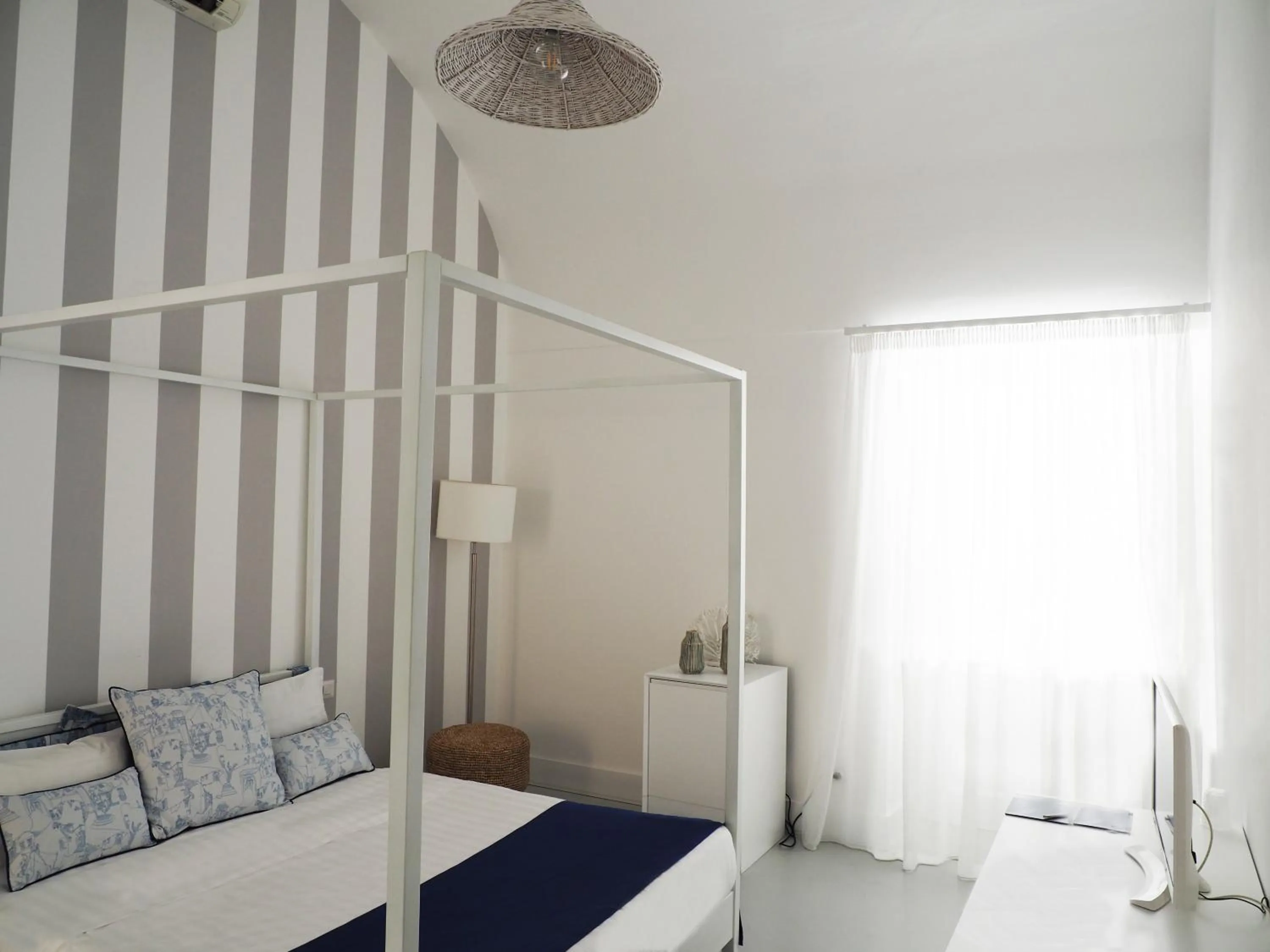 Bed in Villa La Pergola Capri