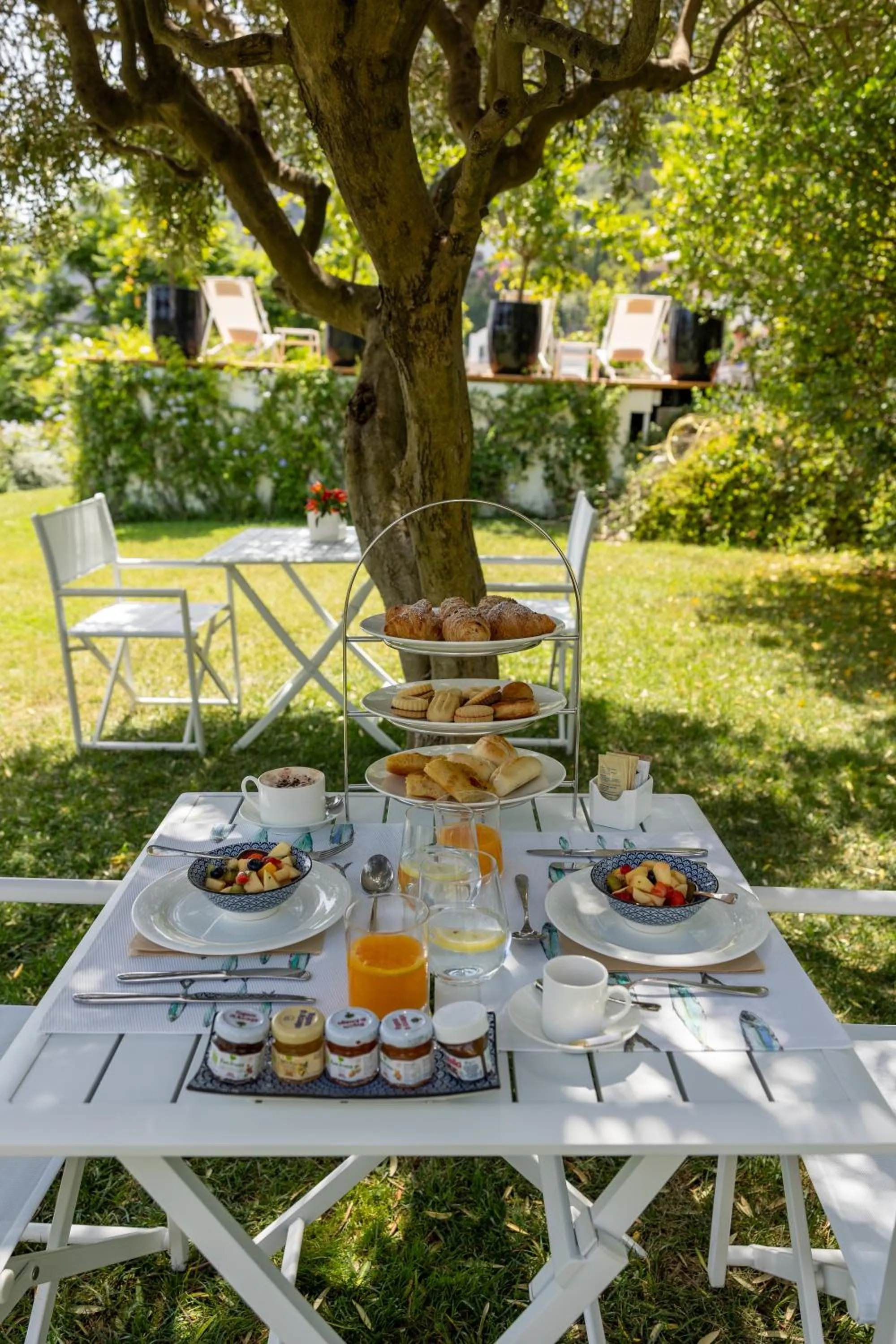 Breakfast in Villa La Pergola Capri