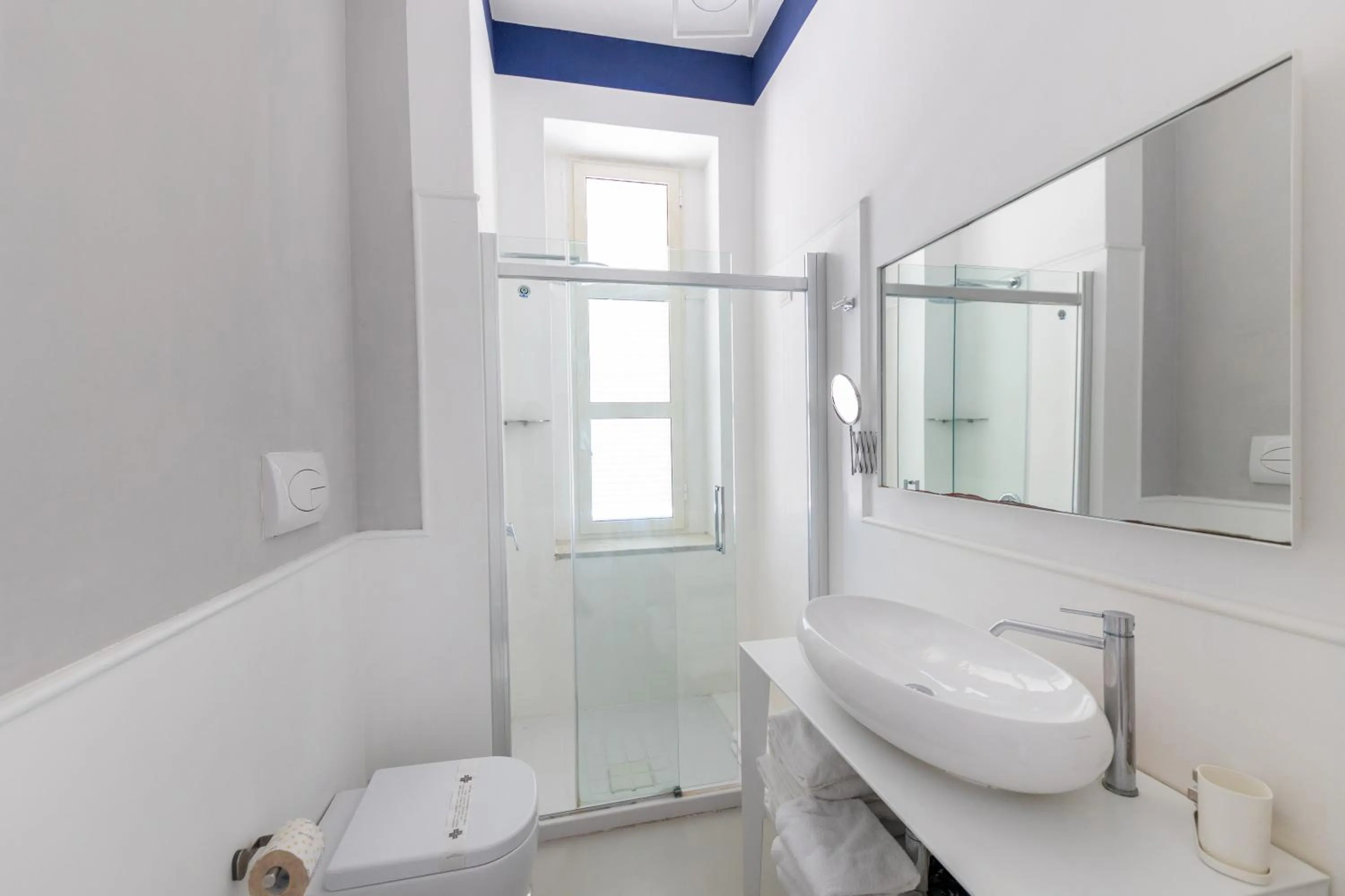 Bathroom in Villa La Pergola Capri