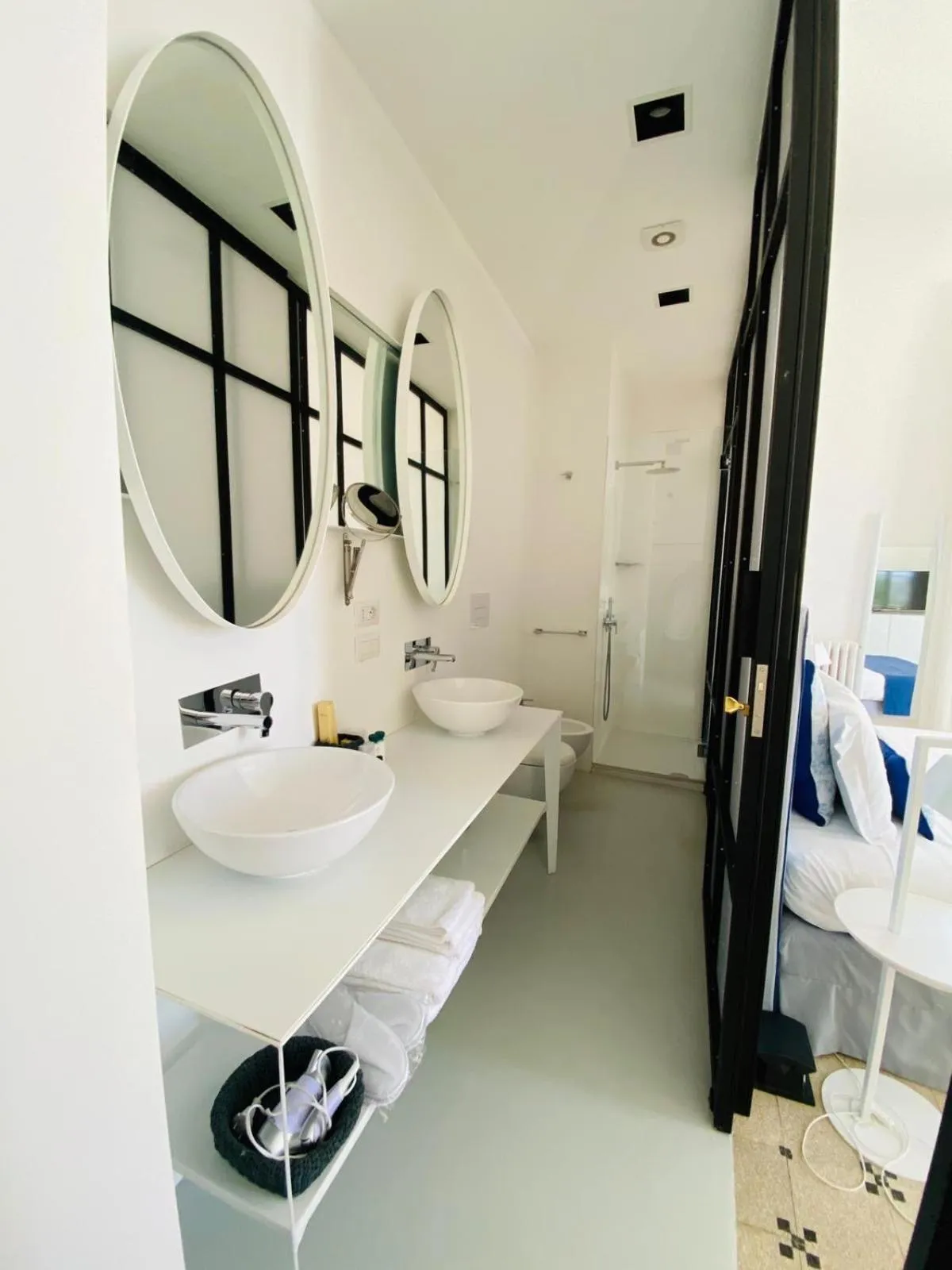 Bathroom in Villa La Pergola Capri