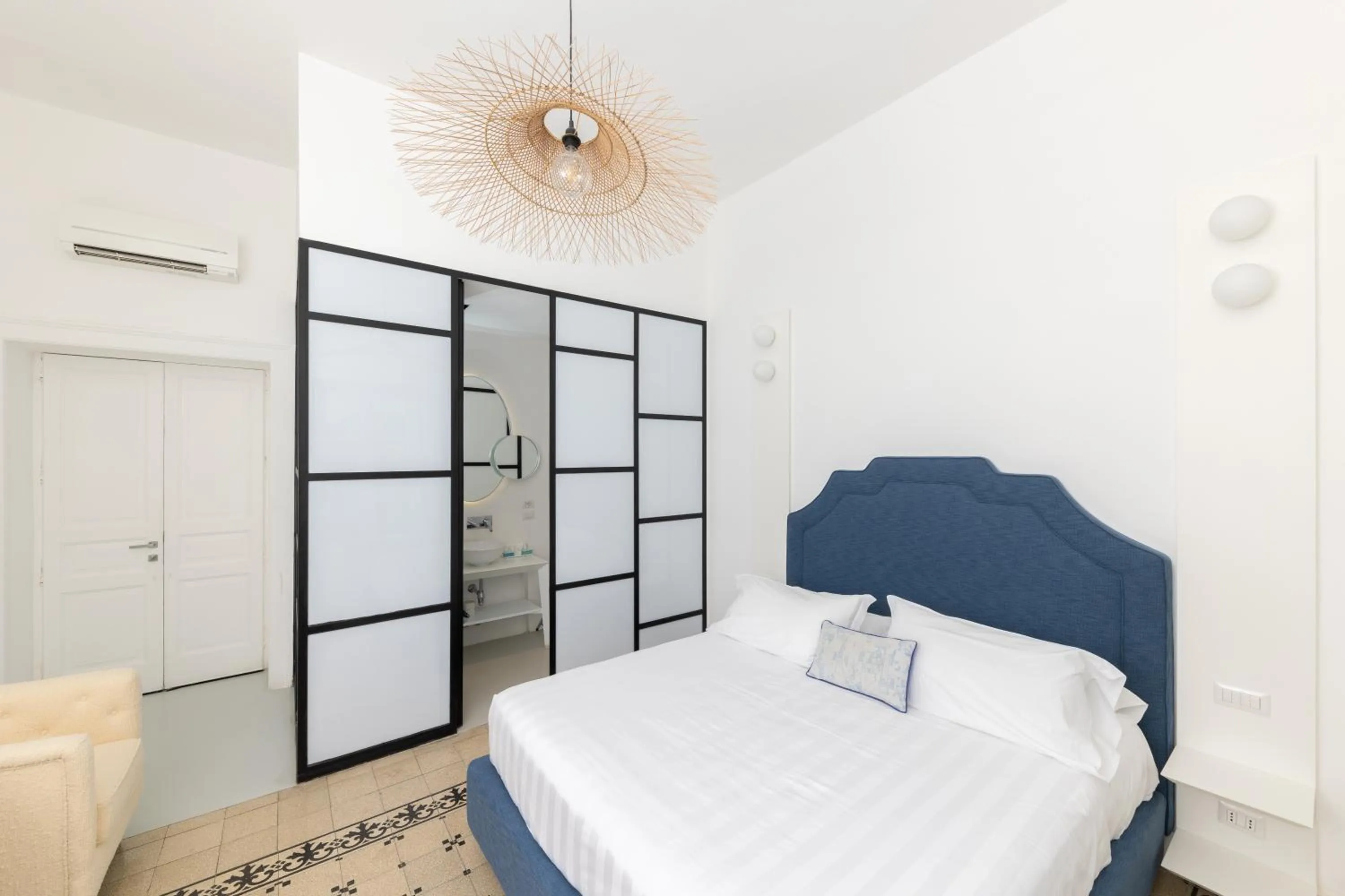 Bedroom in Villa La Pergola Capri