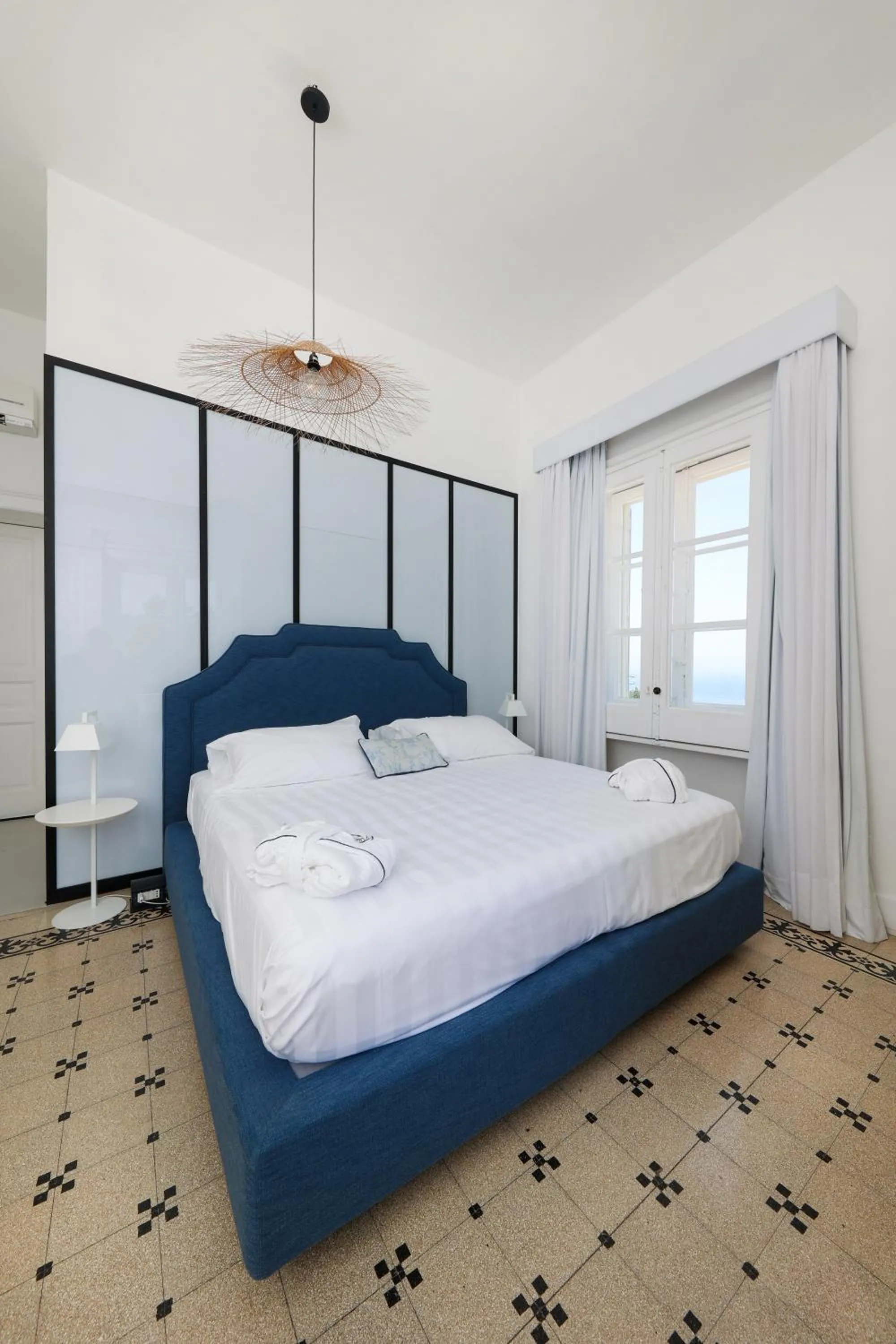 Bed in Villa La Pergola Capri