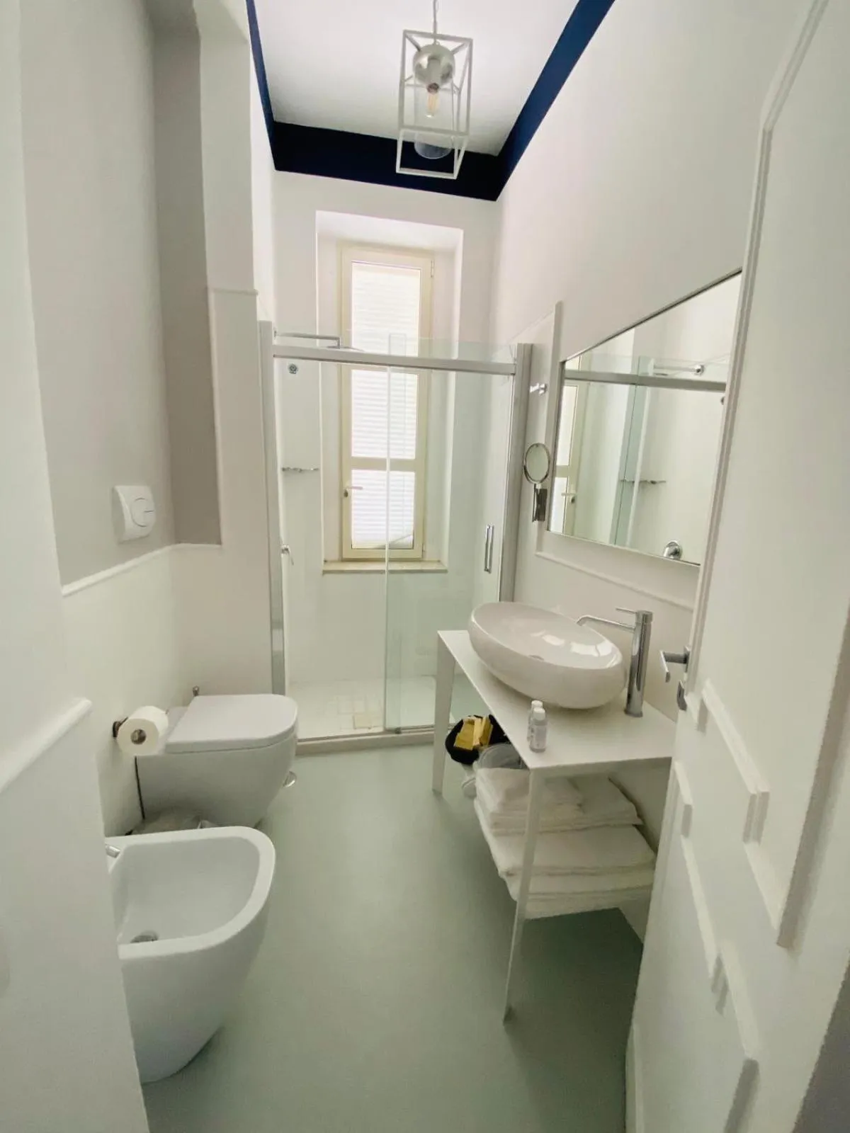 Bathroom in Villa La Pergola Capri