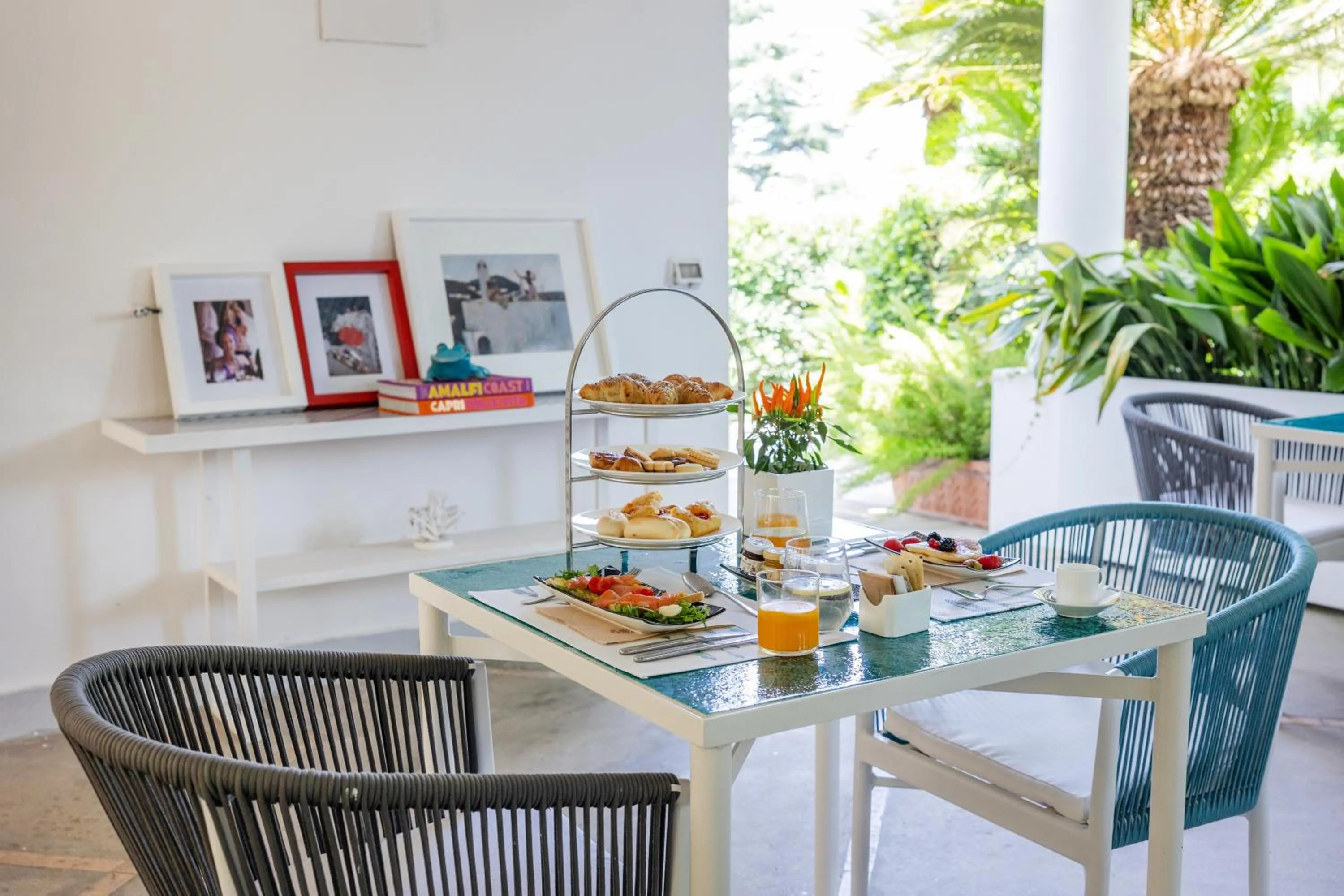 Breakfast in Villa La Pergola Capri