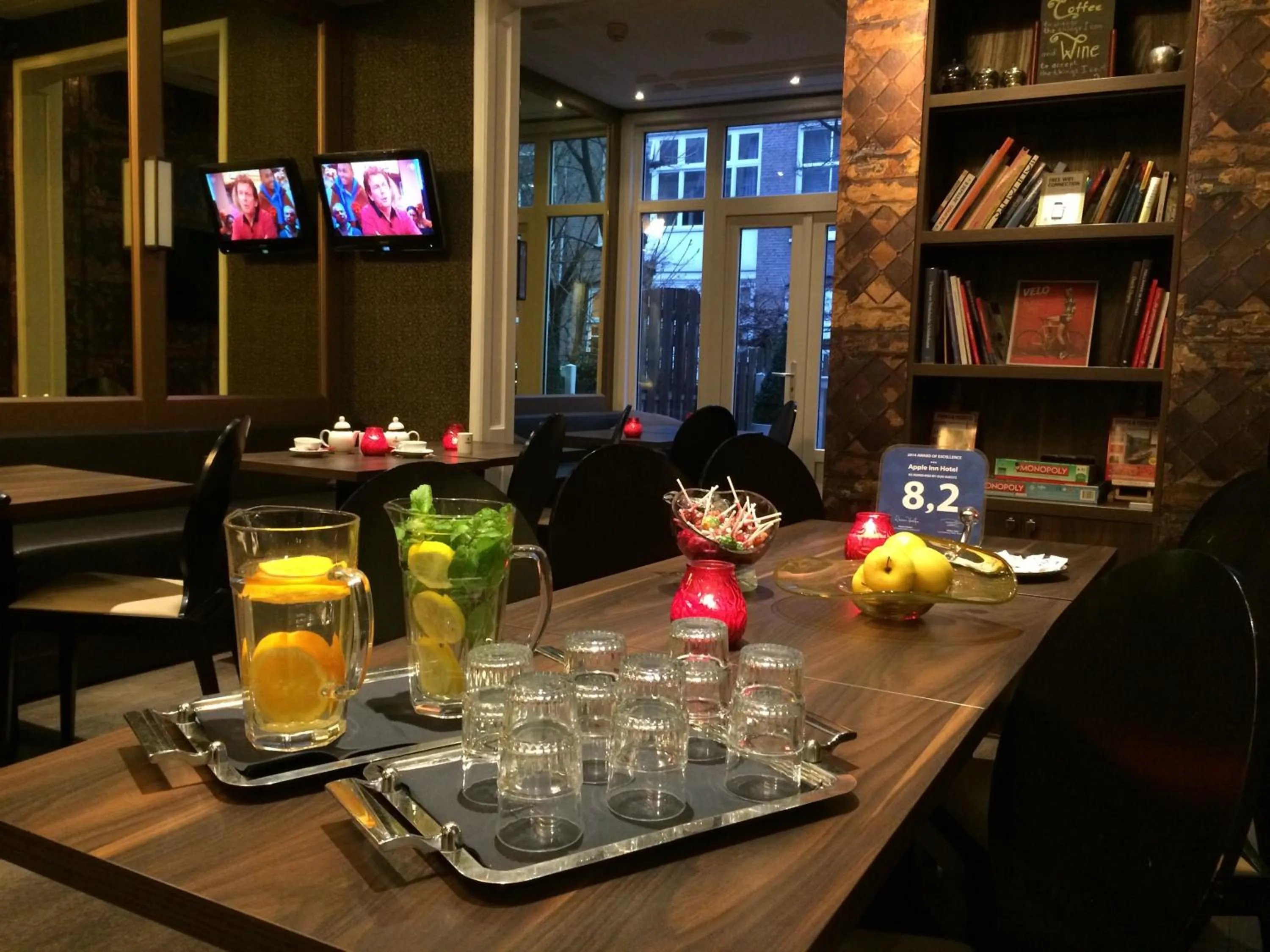 Library in Apple Inn Hotel