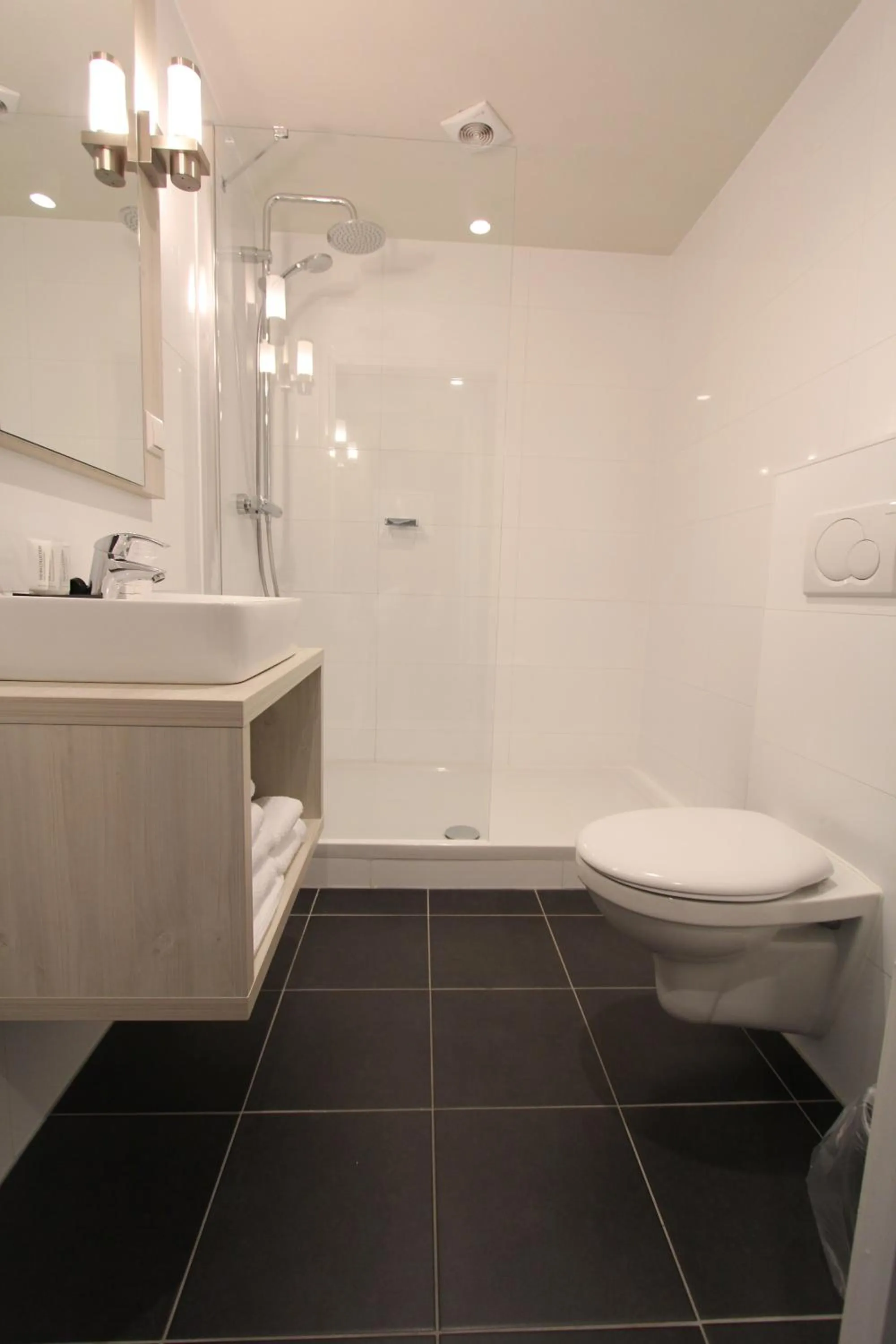 Bathroom in Apple Inn Hotel