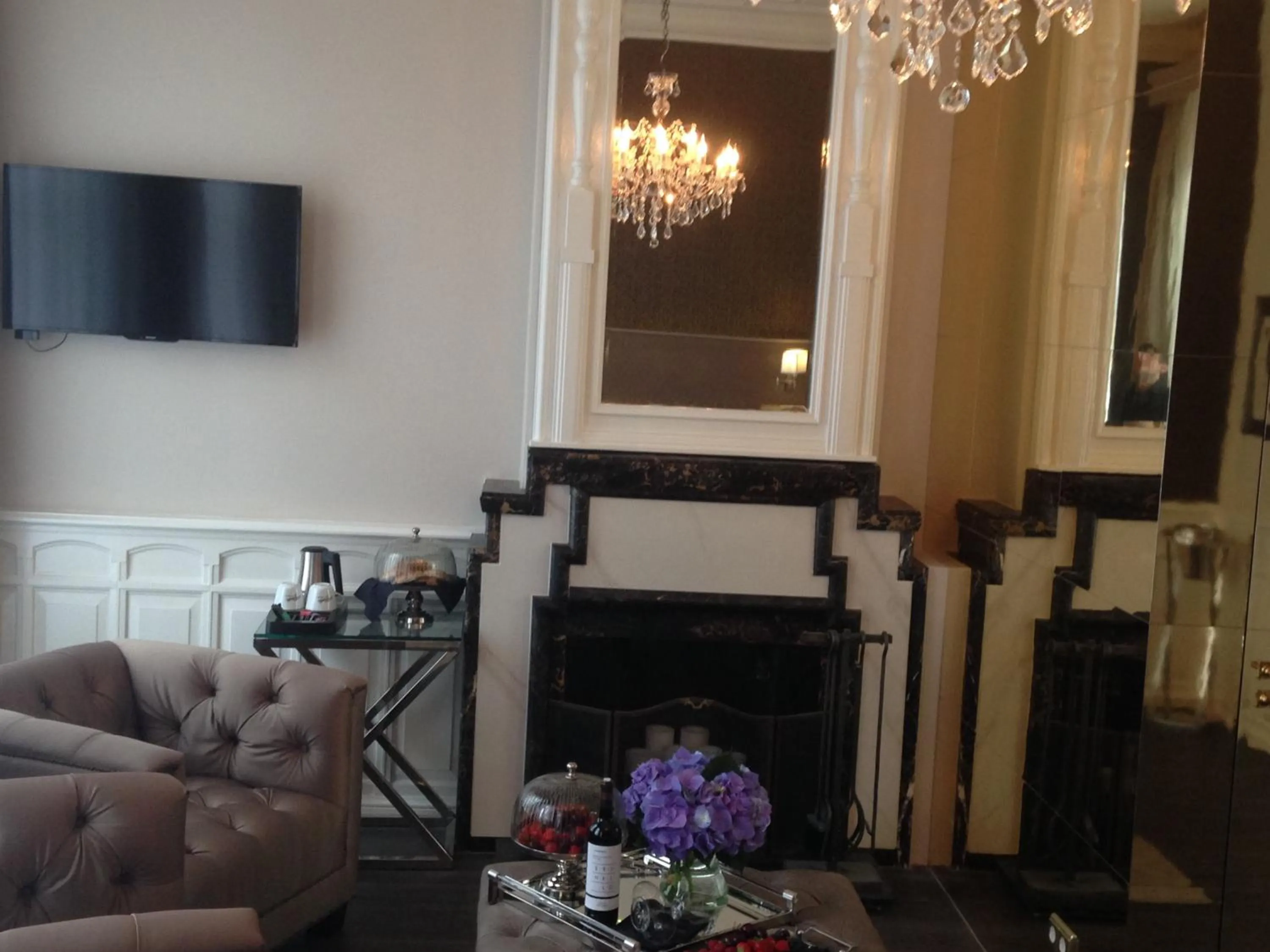 Decorative detail in Apple Inn Hotel