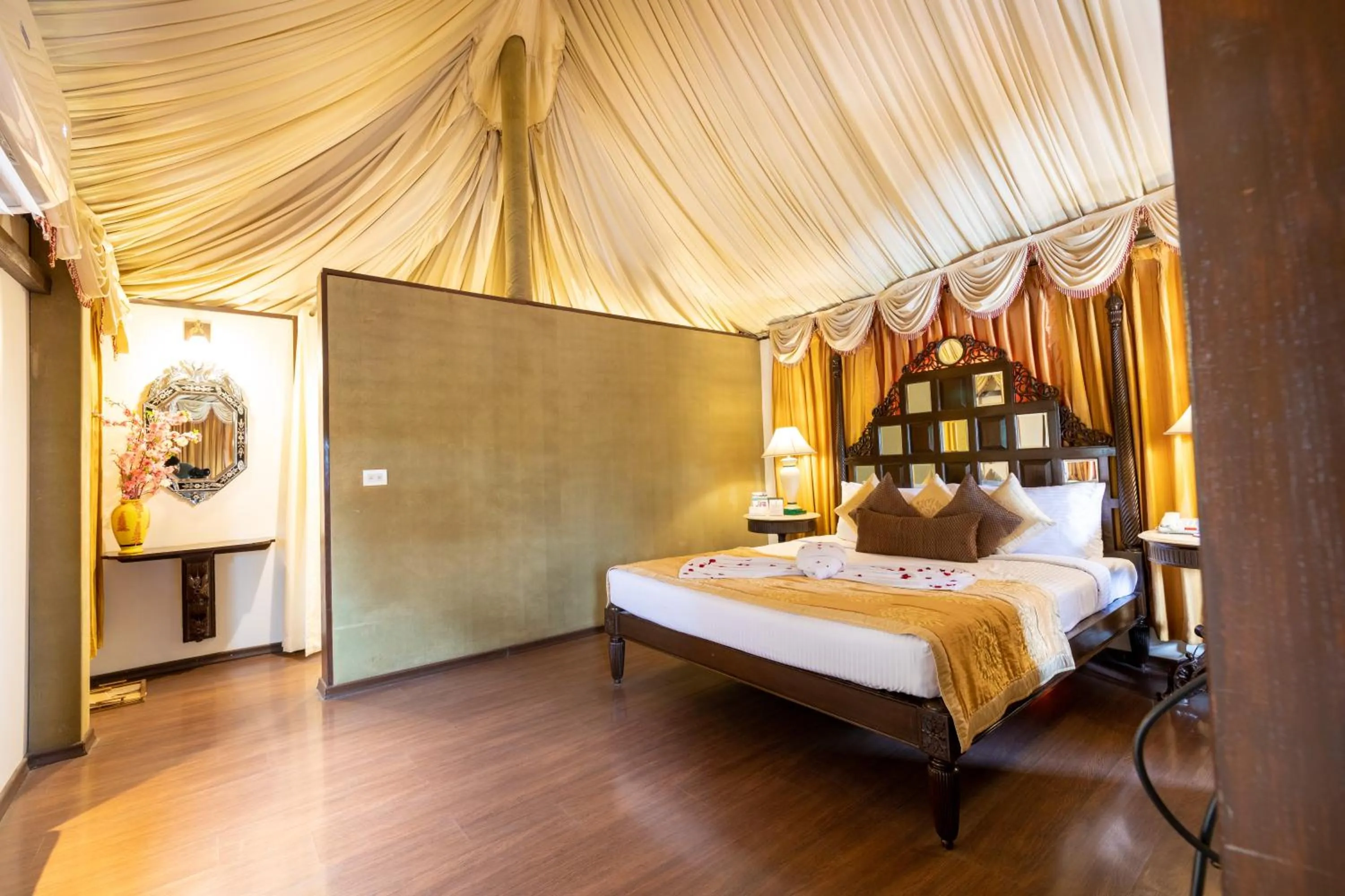 Bed in Fort JadhavGADH -A GADH Heritage Hotel