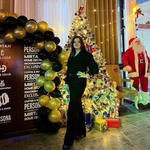 Restaurant/places to eat in Alexander Hotel