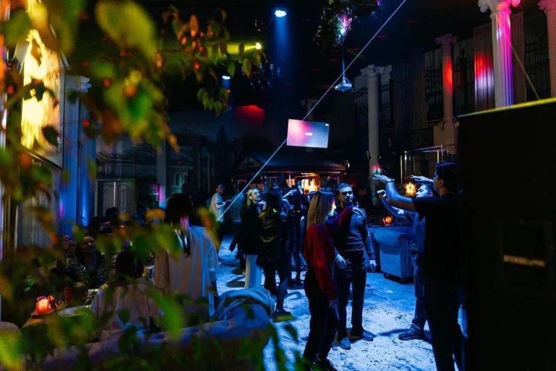 Restaurant/places to eat in Alexander Hotel