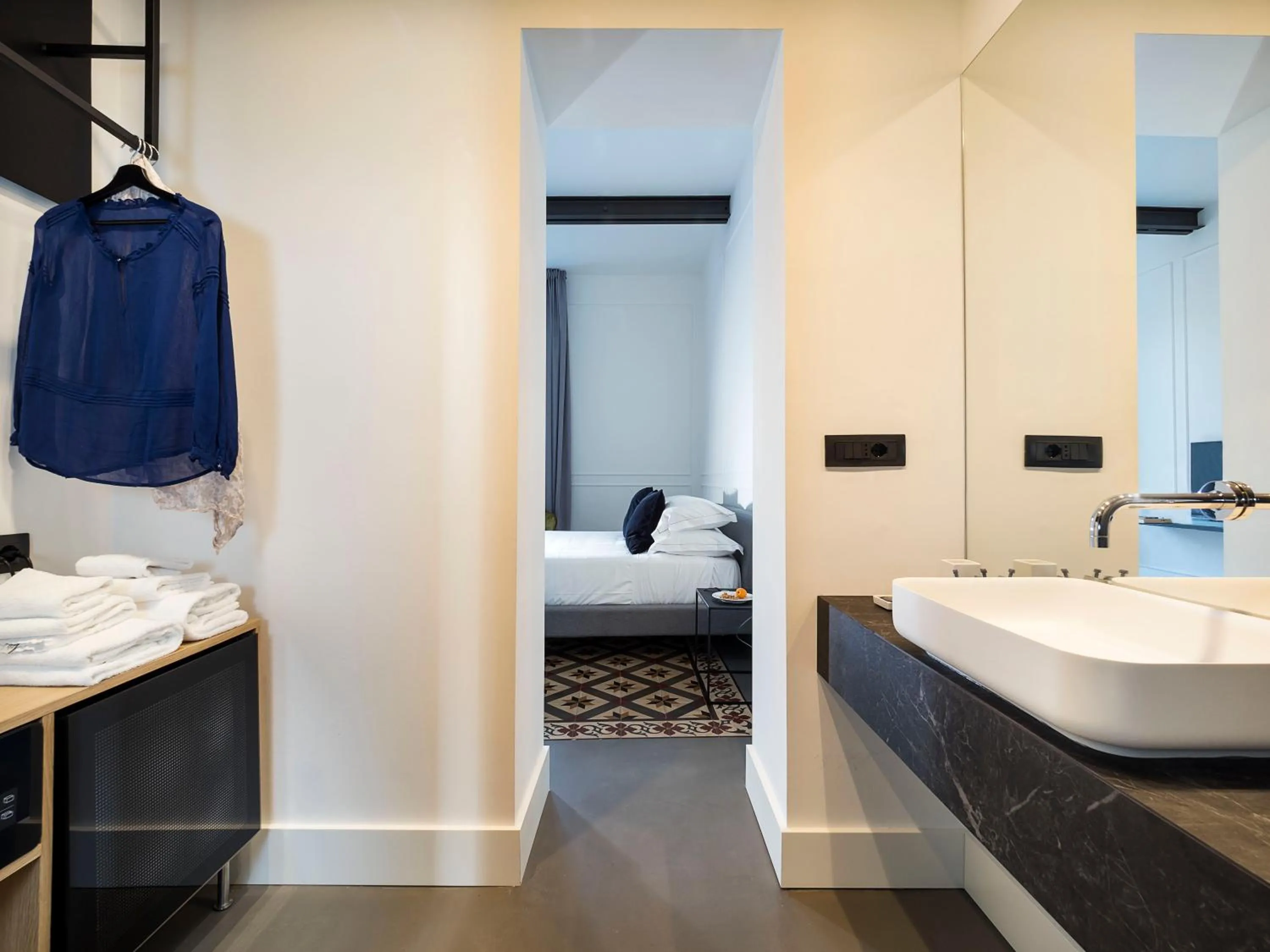 wardrobe, Bed in Habitat Boutique Hotel