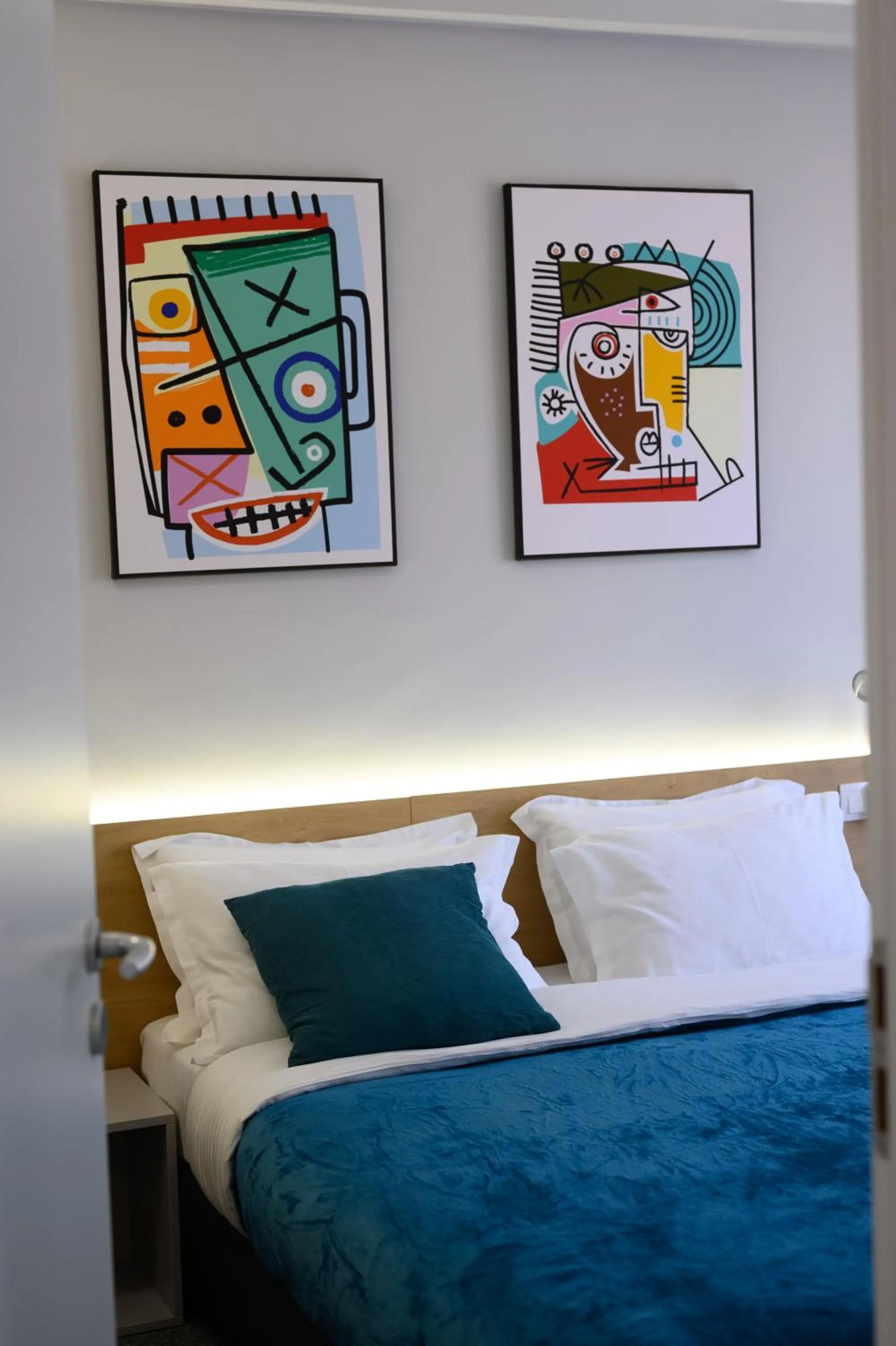 Photo of the whole room, Bed in LOCATION