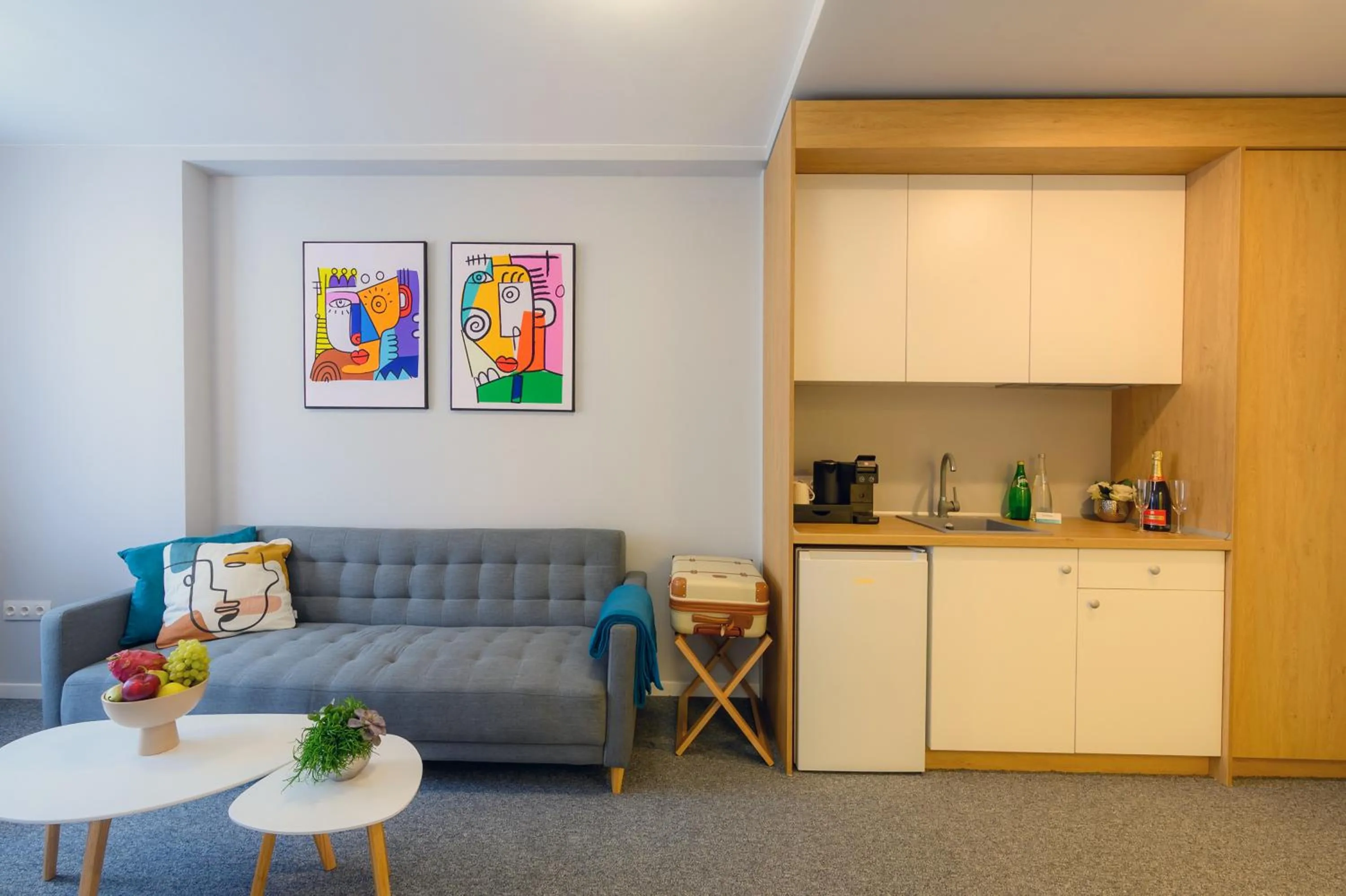 Coffee/tea facilities in LOCATION