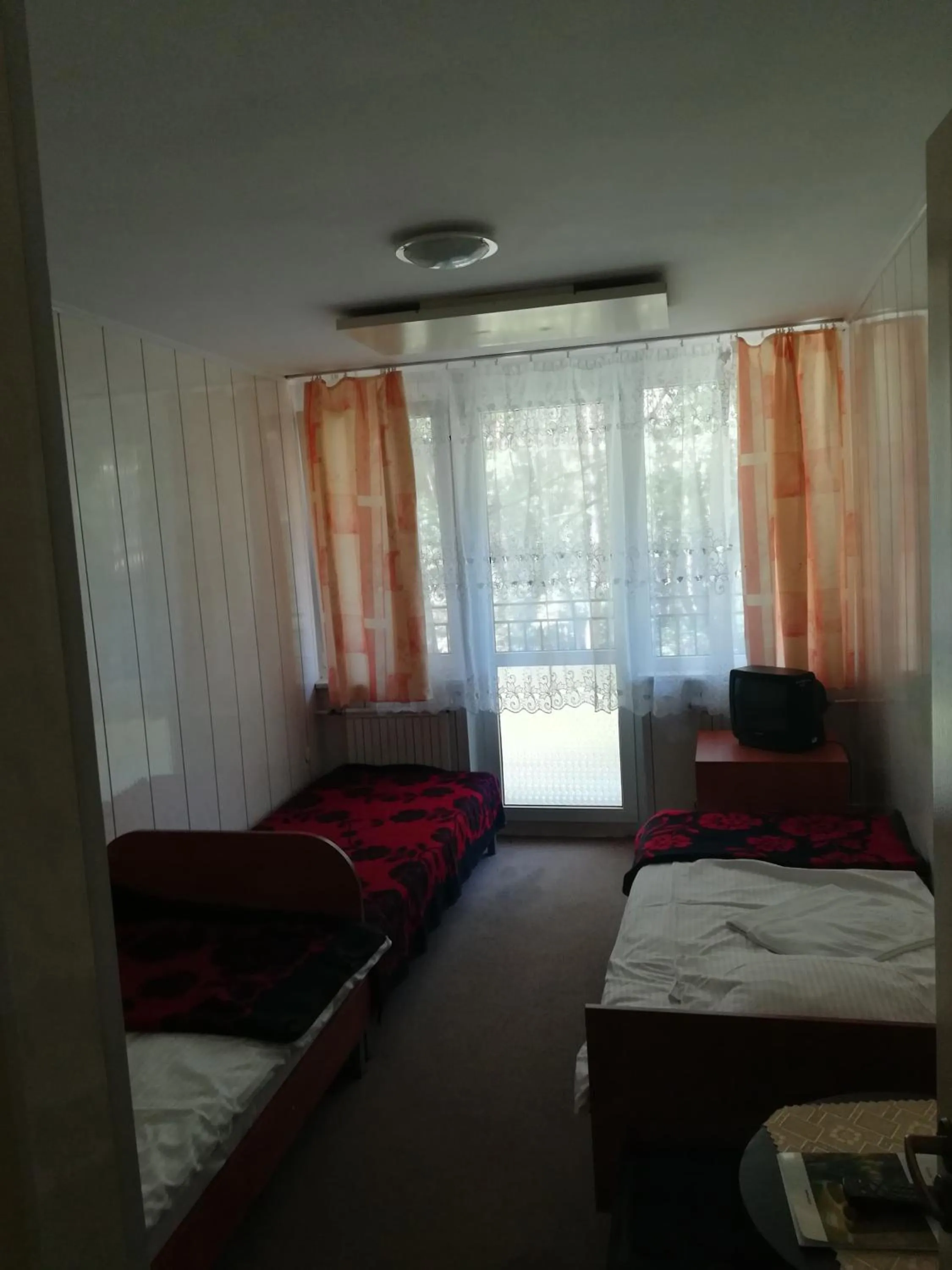 Photo of the whole room, Bed in OW Eden